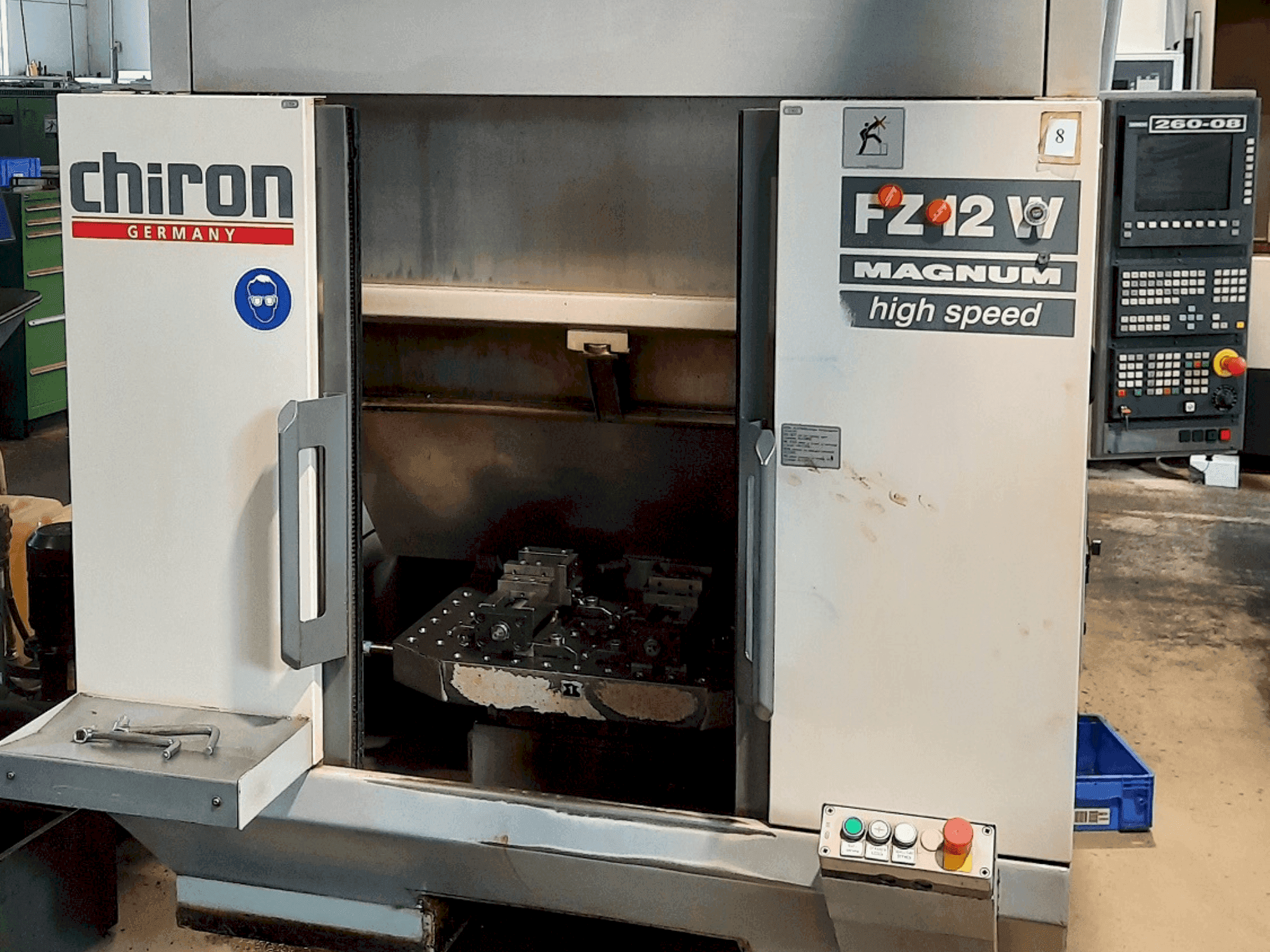 A CHIRON FZ 12 W  gép elölnézete