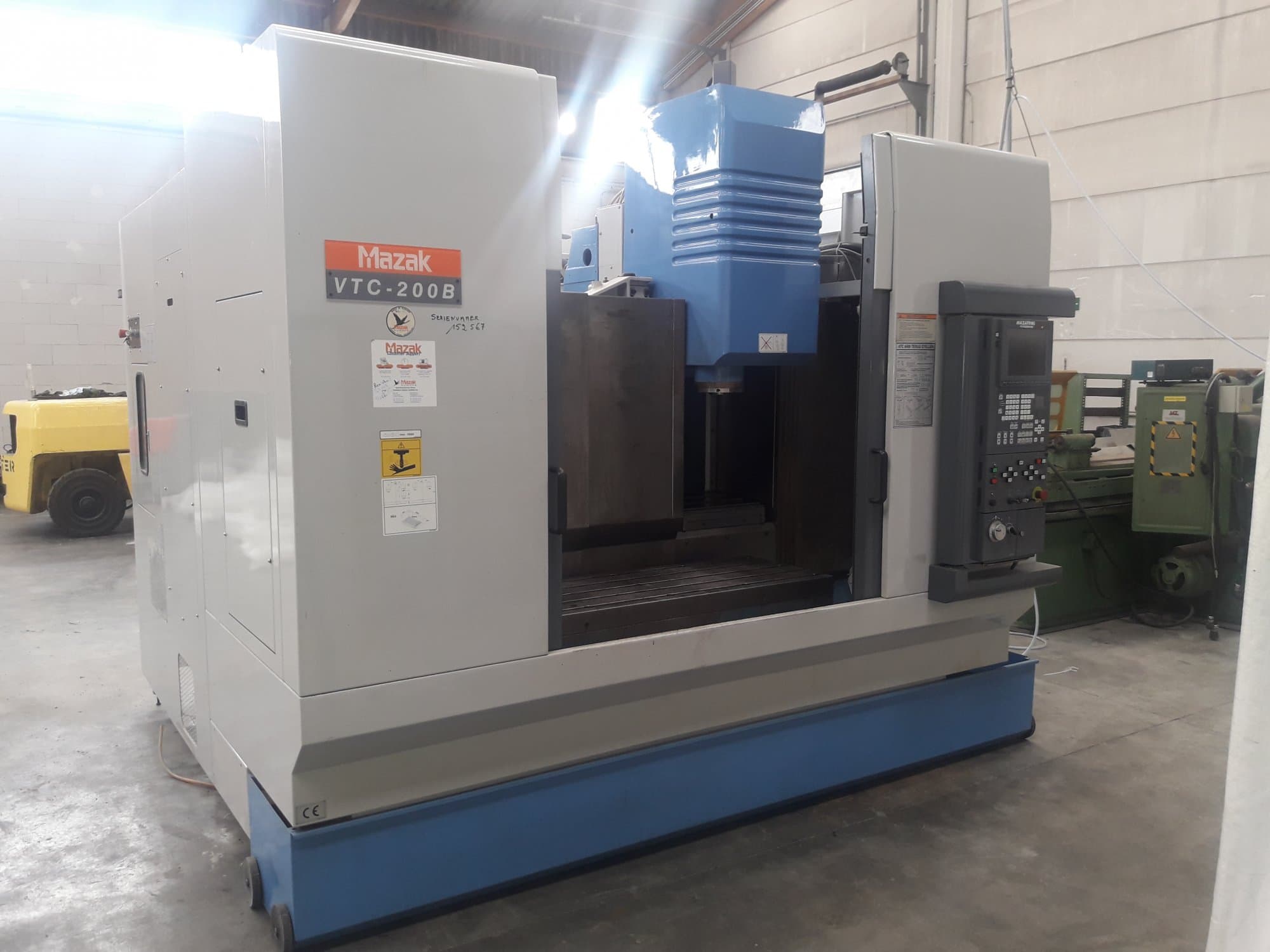 A Mazak VTC-200B  gép elölnézete