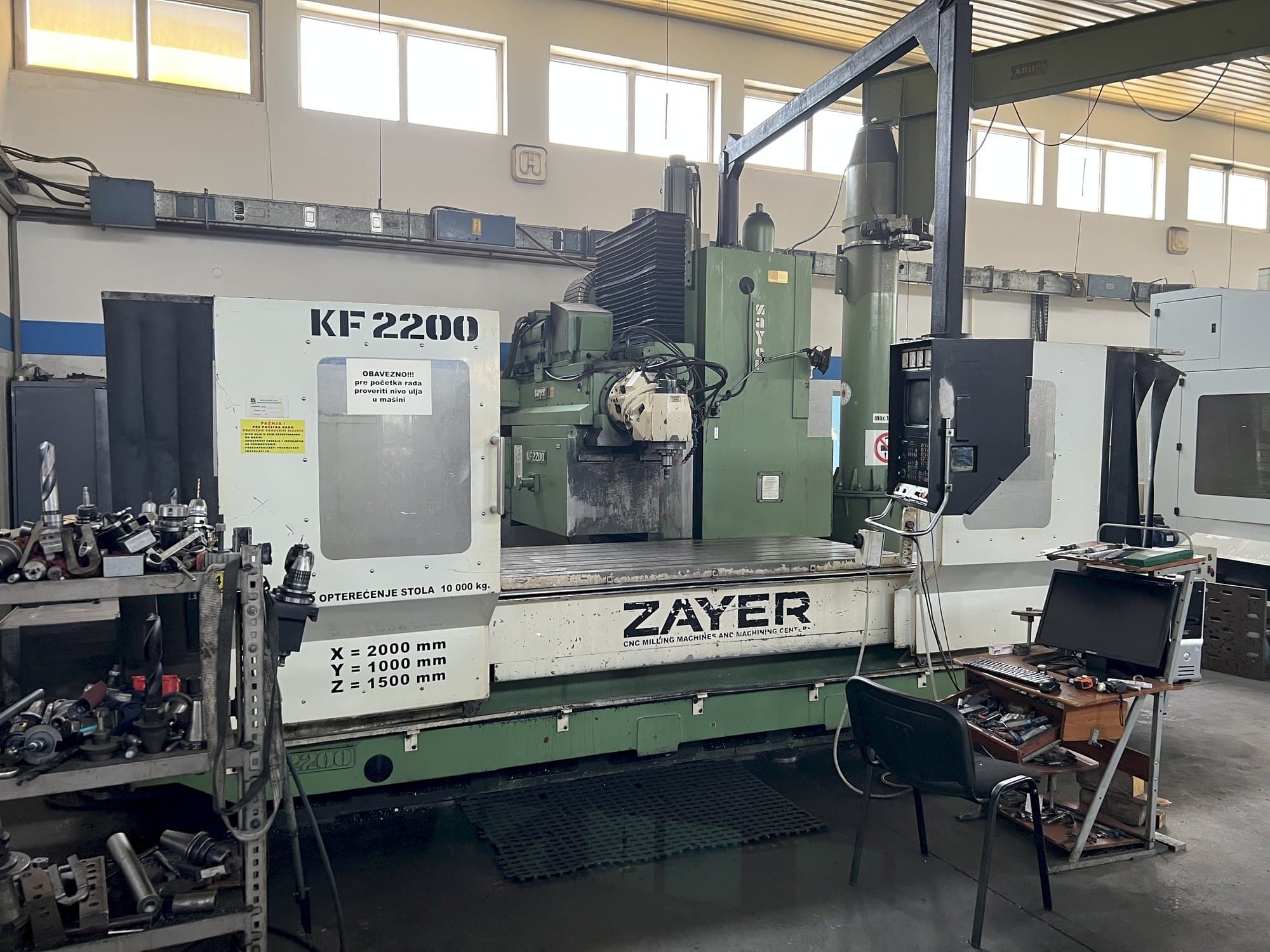 A Zayer KF 2200 gép elölnézete
