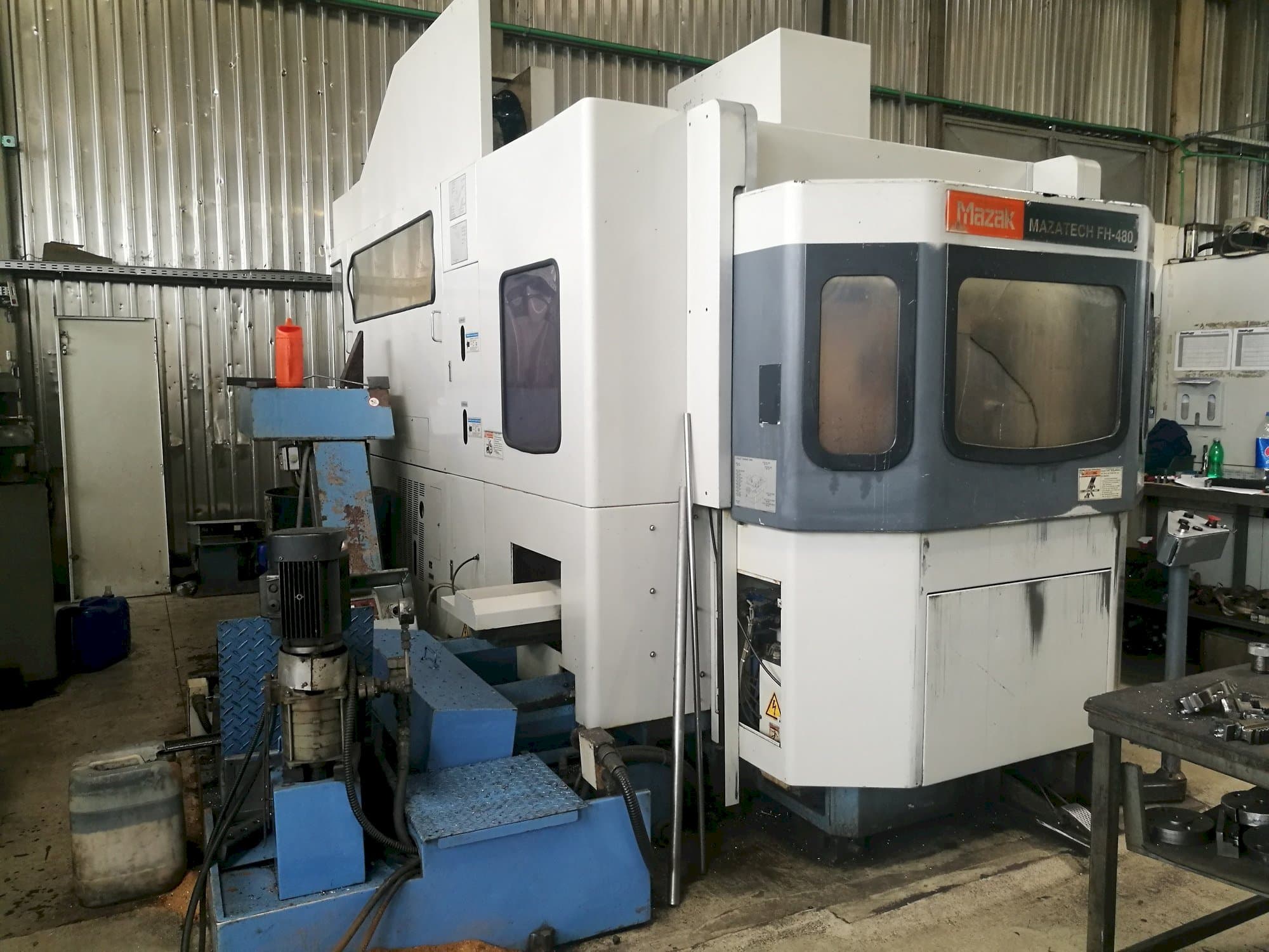 A Mazak FH-480 gép oldalnézete