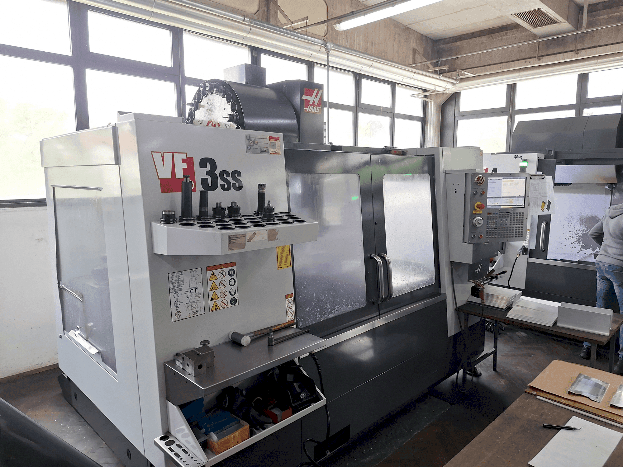 A HAAS VF3 SS gép elölnézete