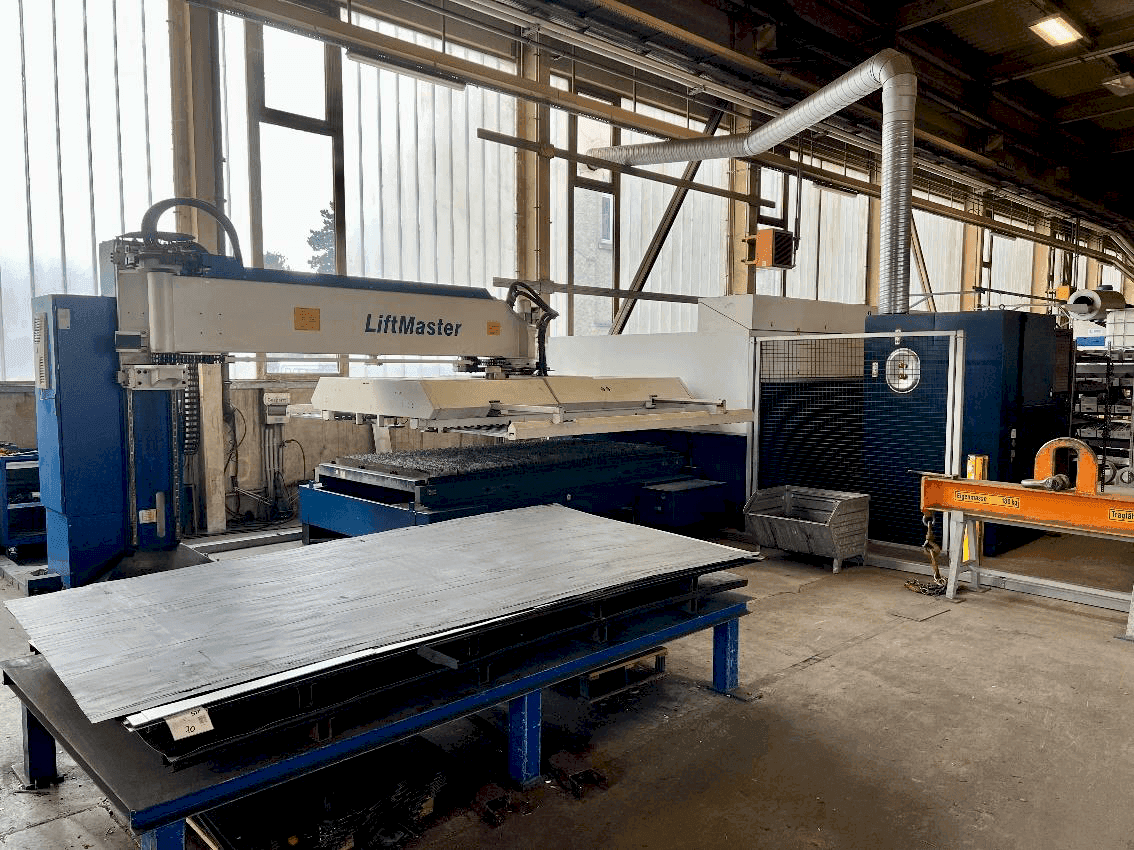 A TRUMPF TruLaser 3030 Fiber gép elölnézete