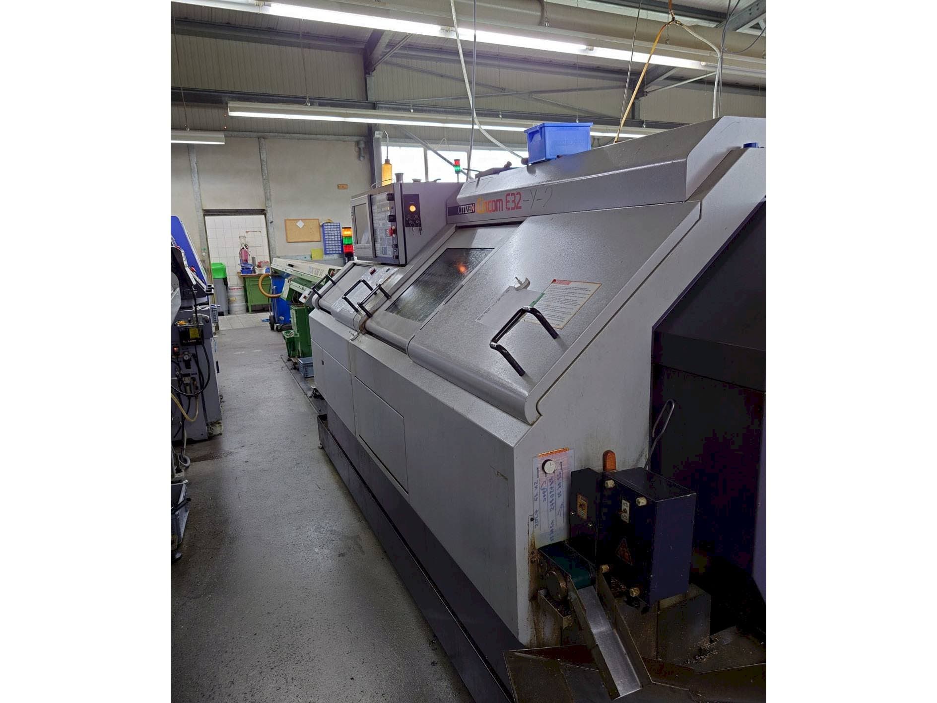 A Citizen E32-Y-2 gép jobb oldali nézete