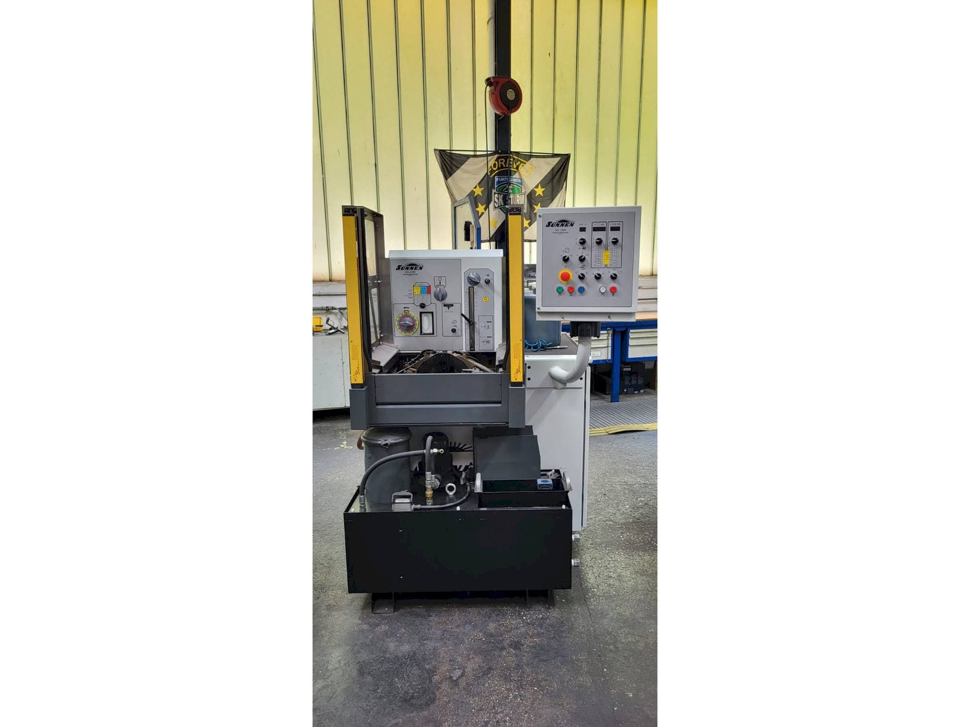 A Sunnen ML-2000 gép elölnézete