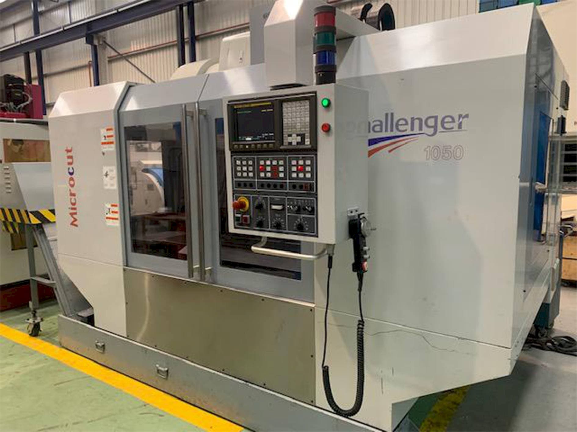 A MICROCUT Challenger 1050 gép elölnézete
