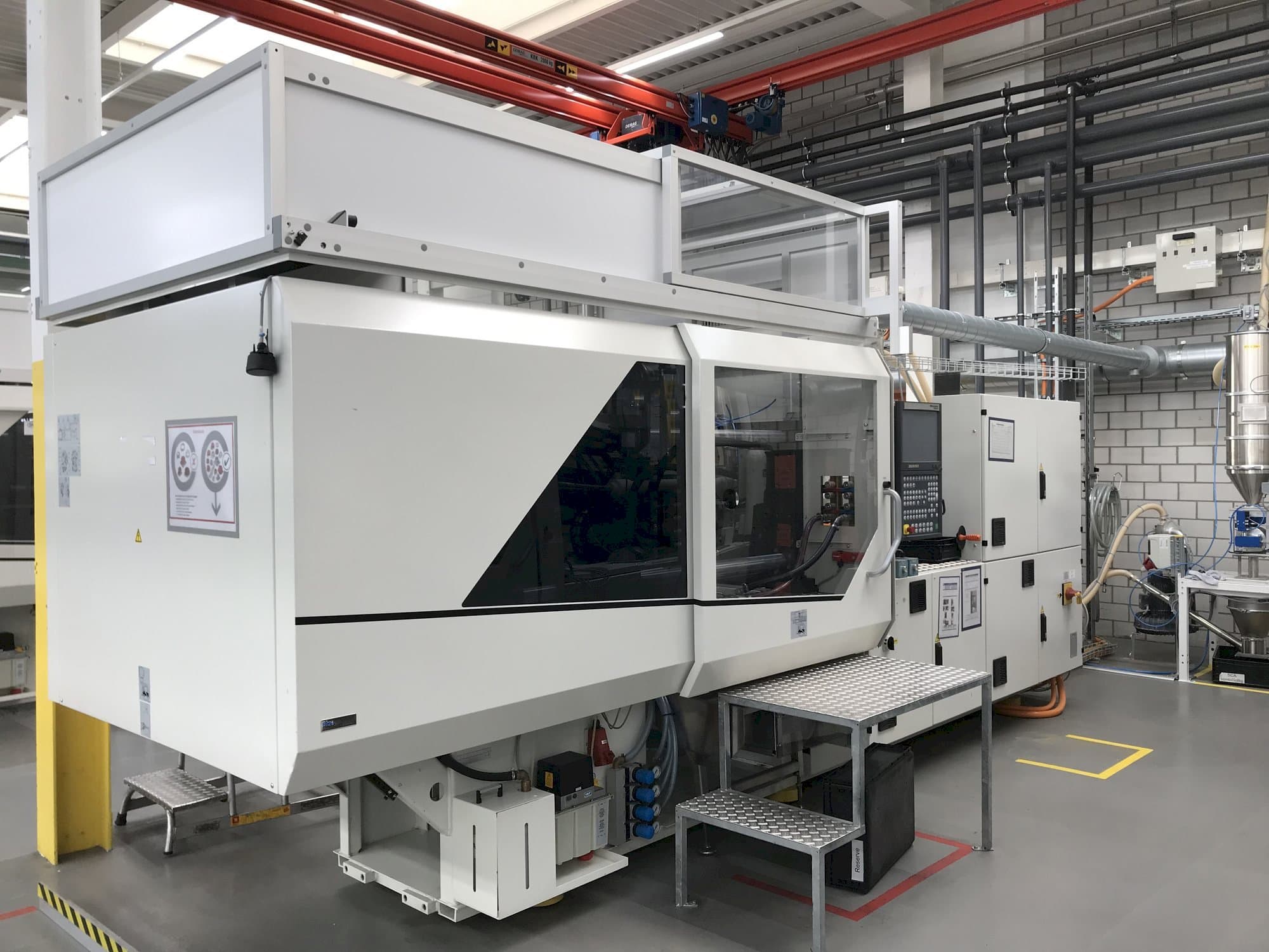 A Sumitomo Demag EL-EXIS SP 150/500-475  gép oldalnézete