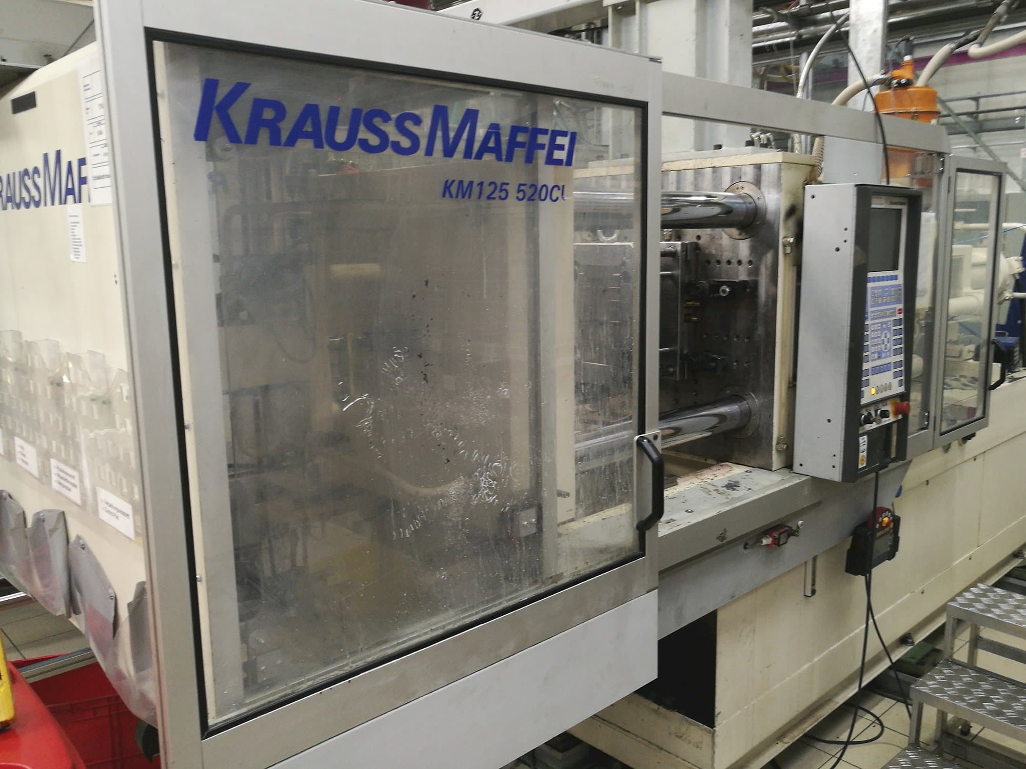 A Krauss Maffei KM 125-520 C1 gép elölnézete