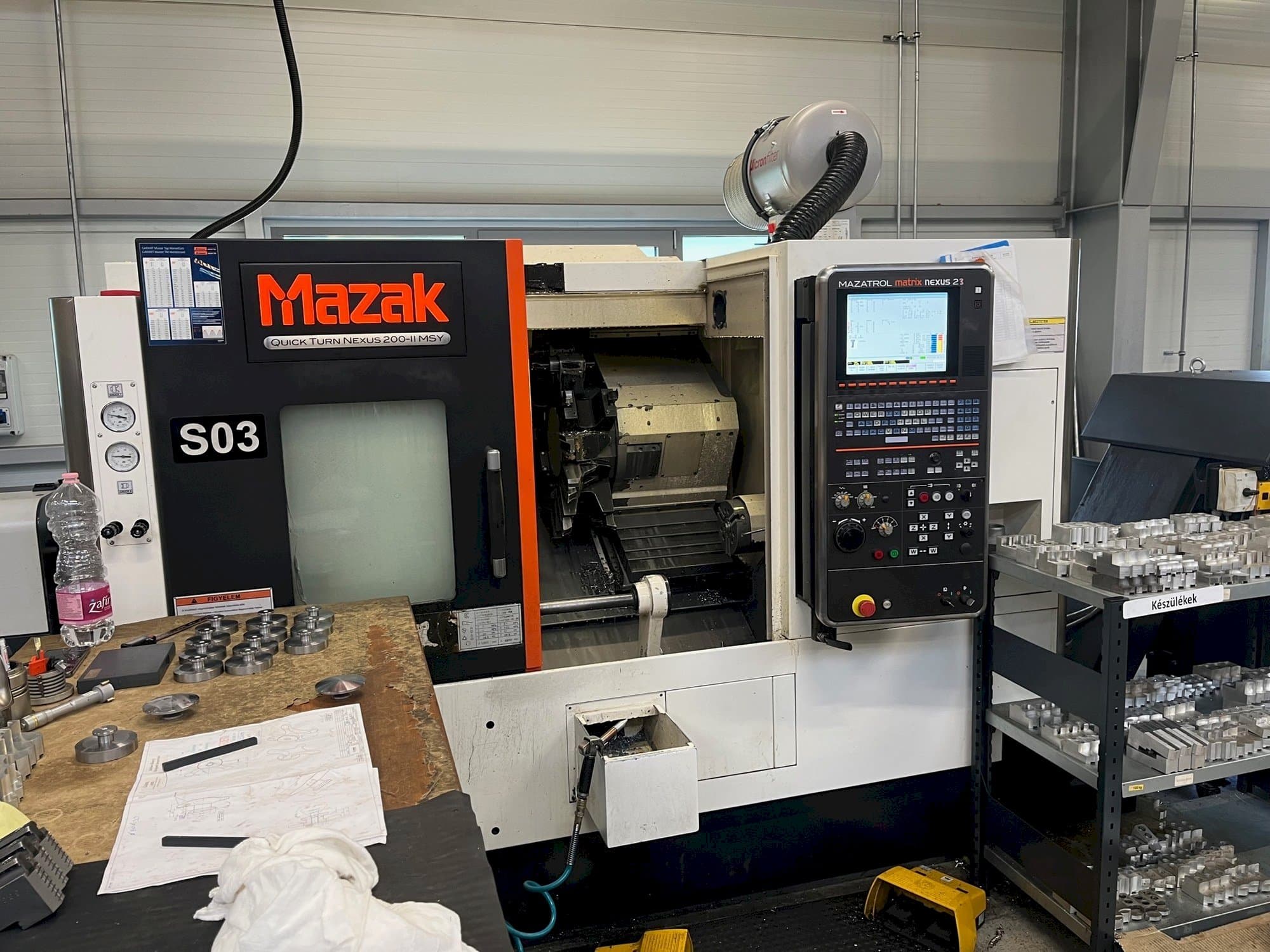 A Mazak QTN200-MSY V6 gép elölnézete
