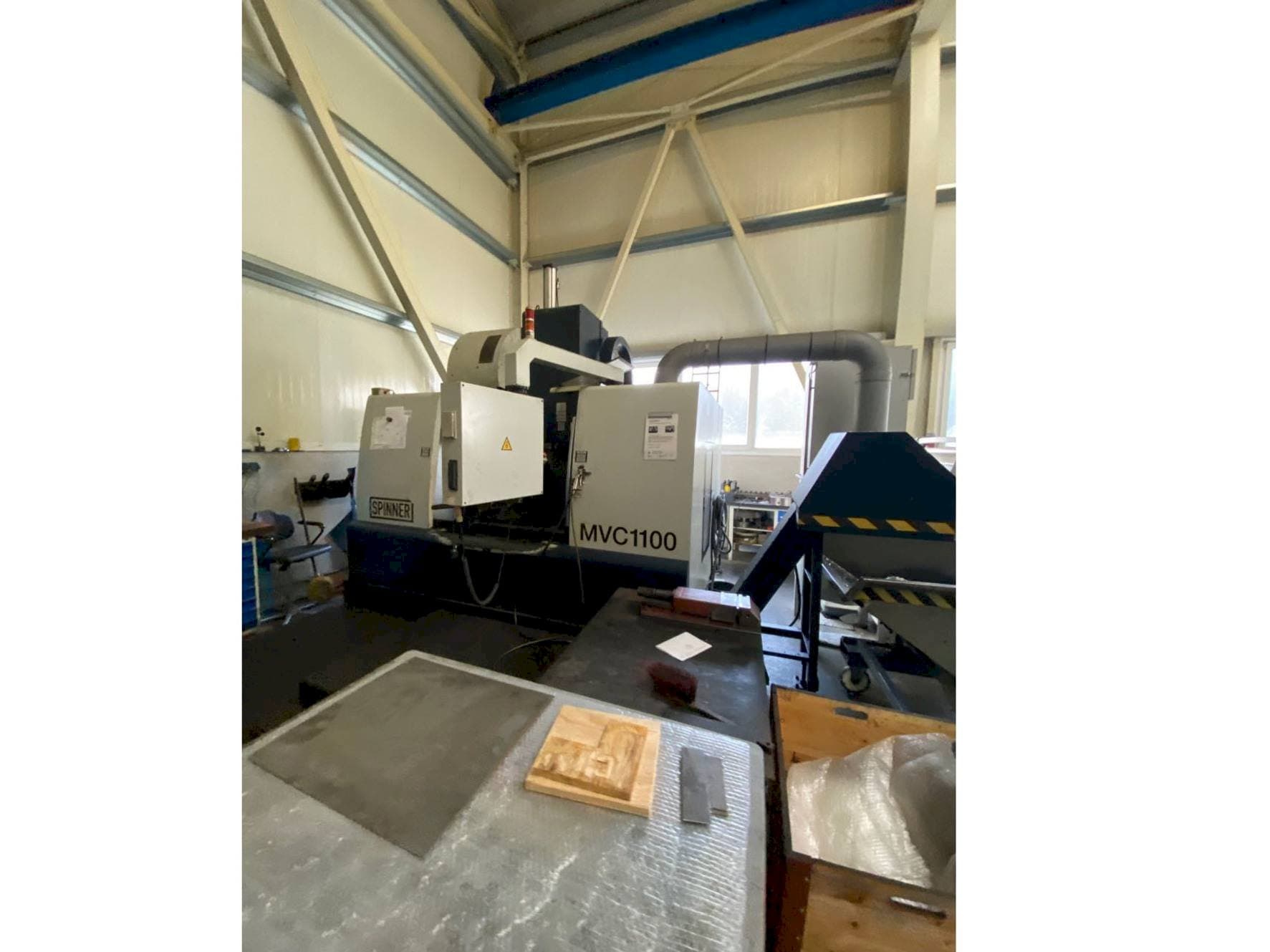 A SPINNER MVC 1100 B gép elölnézete