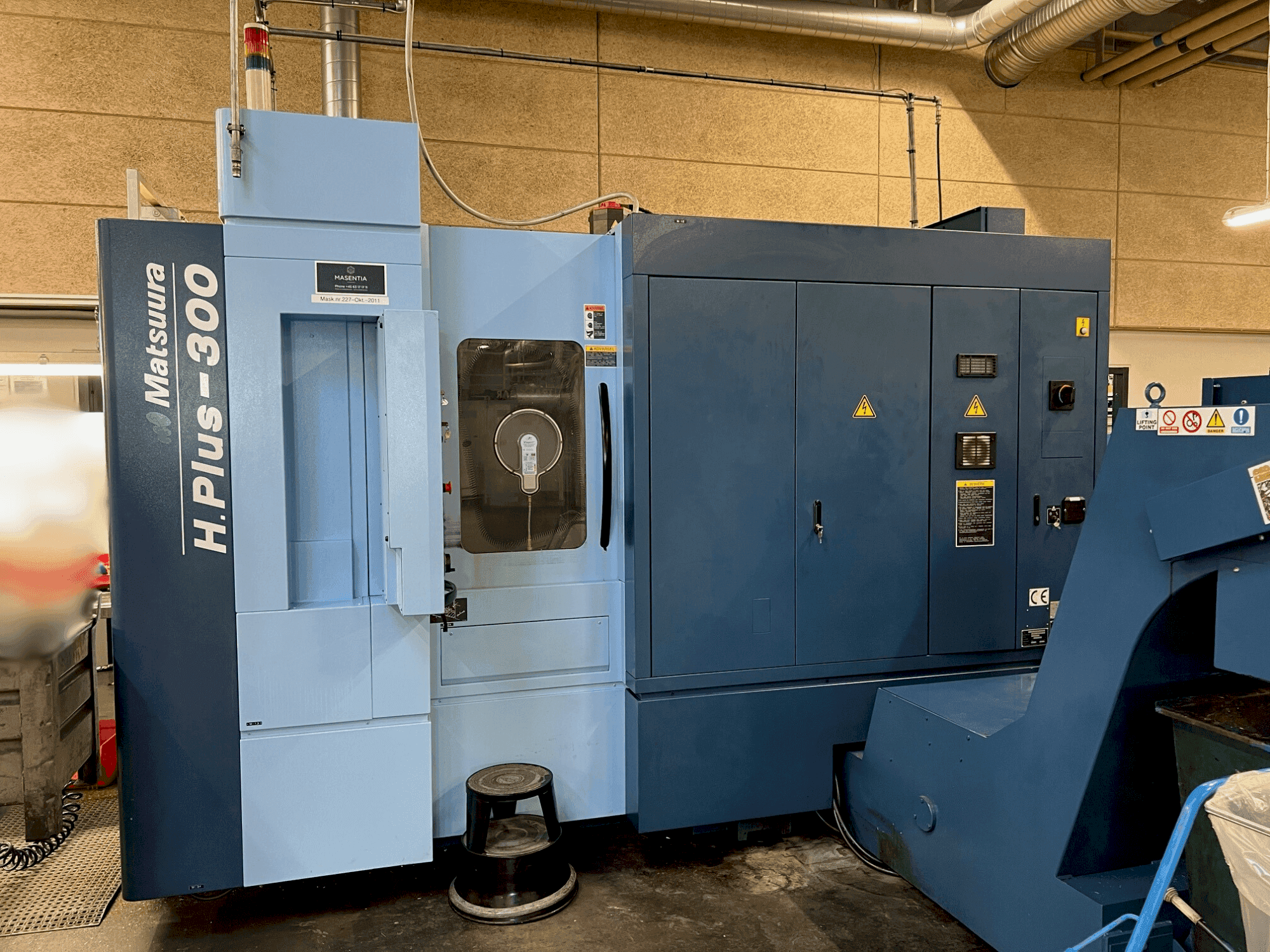 A Matsuura H.PLUS-300 gép elölnézete