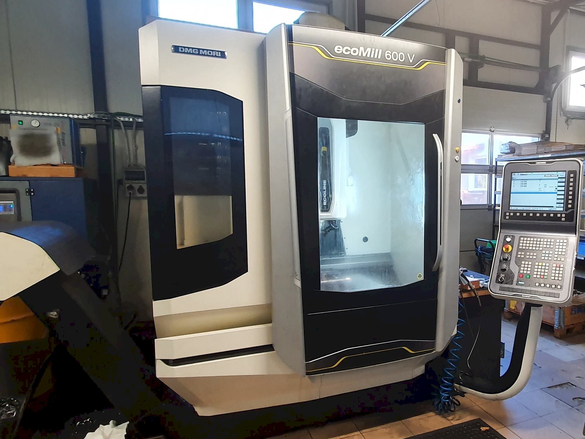 A DMG MORI Ecomill 600 V gép elölnézete