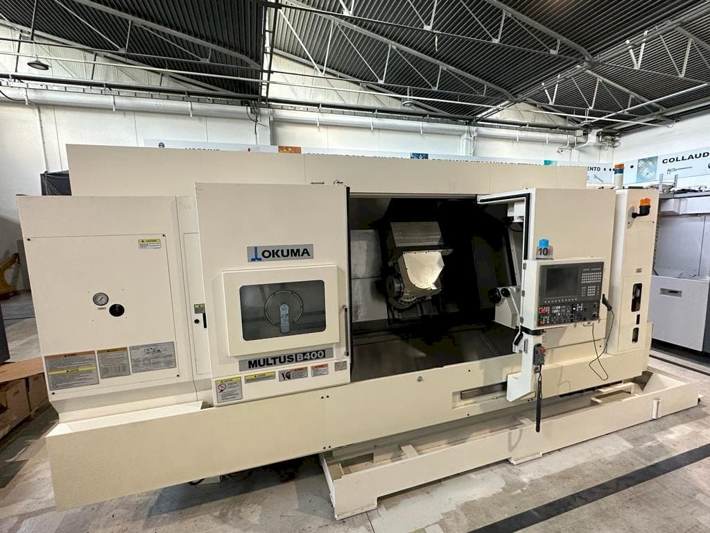 A Okuma MULTUS B400C gép elölnézete