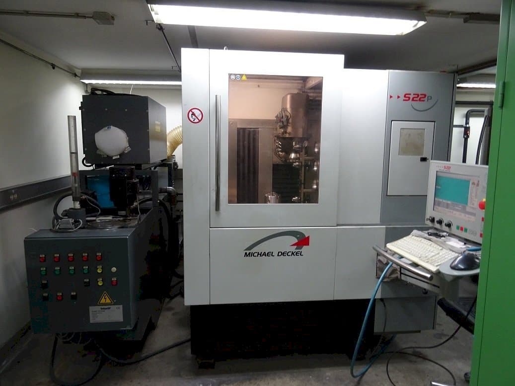 A Michael Deckel S22 P gép elölnézete