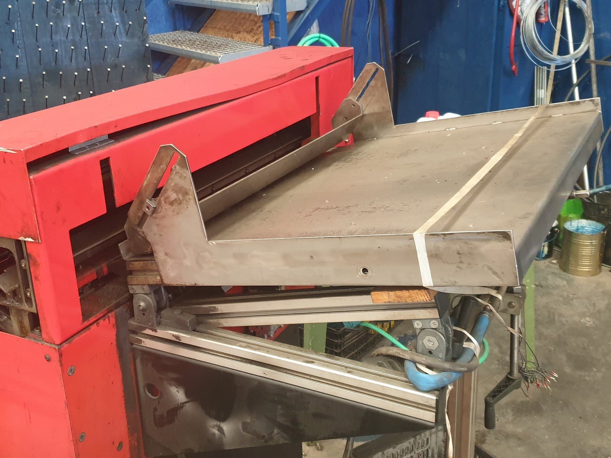 A EMCO LM 800 gép oldalnézete