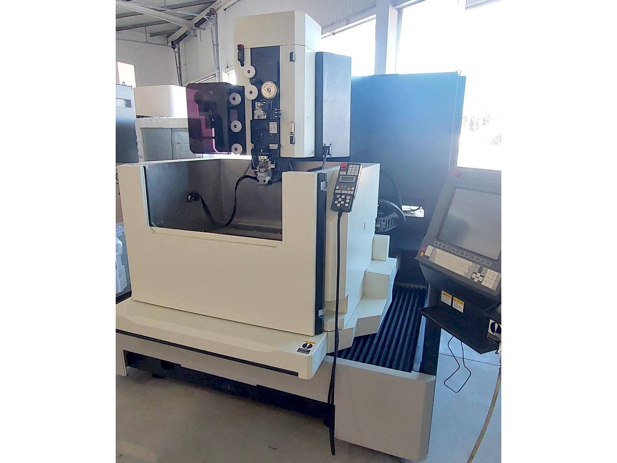 A Makino DUO 64  gép elölnézete