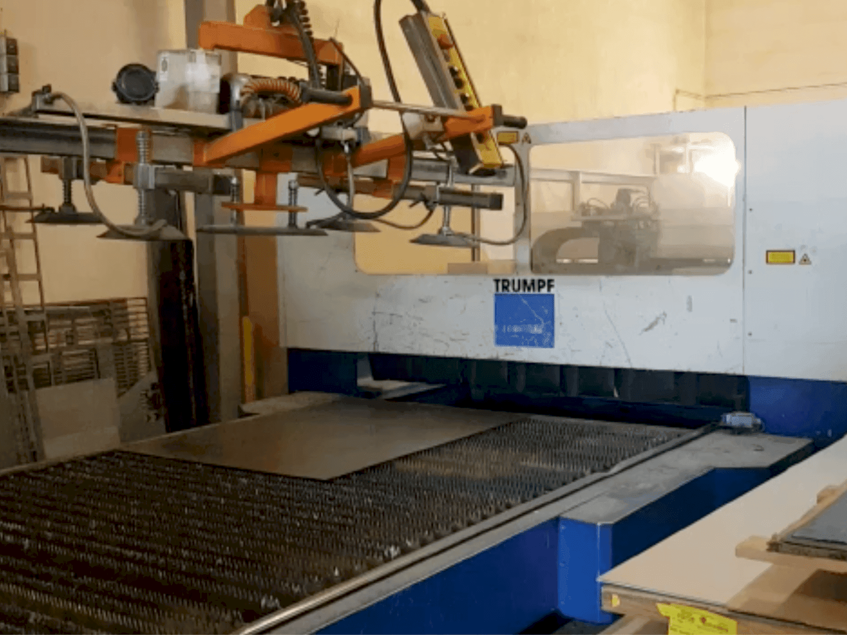 A Trumpf Trumatic L3030  gép elölnézete