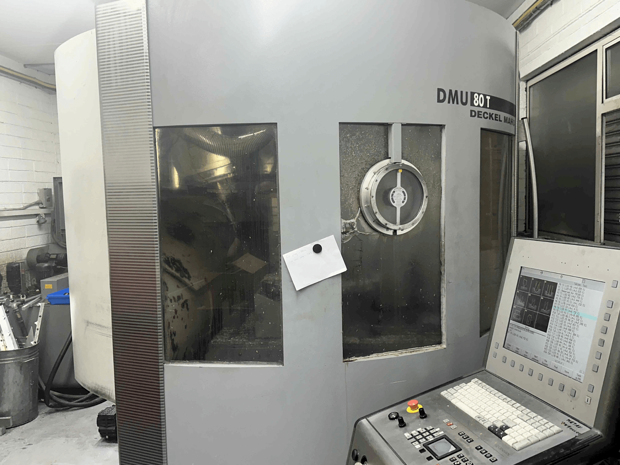 A DECKEL MAHO DMU 80T (2002)  gép elölnézete