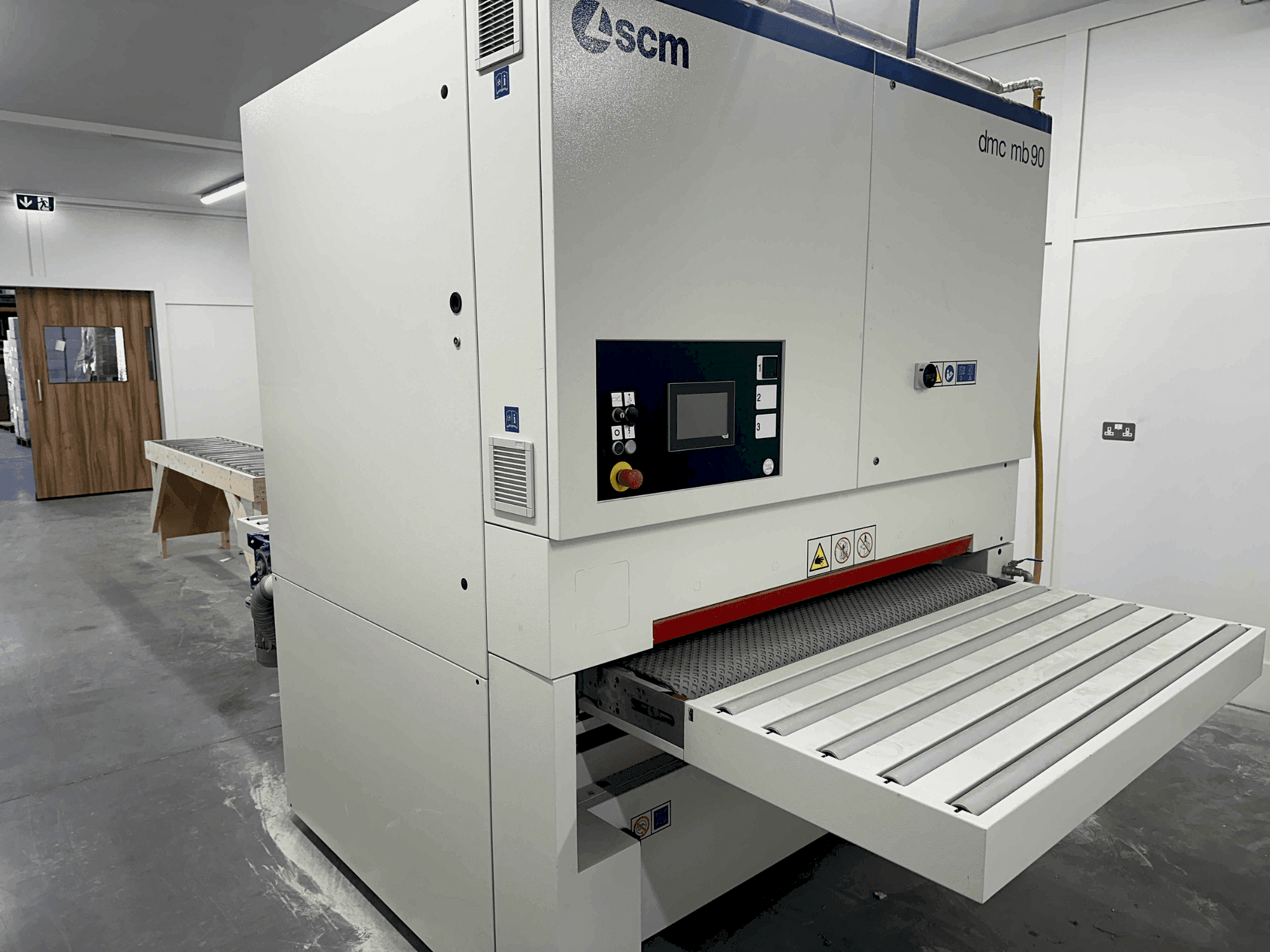 A SCM DMC MB90 DBB135 gép elölnézete