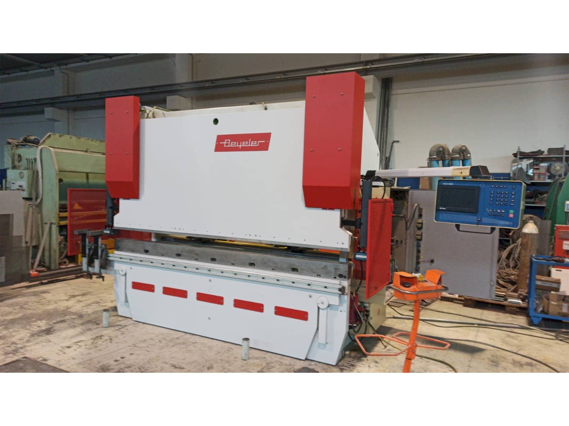 A BEYELER PR8 gép elölnézete