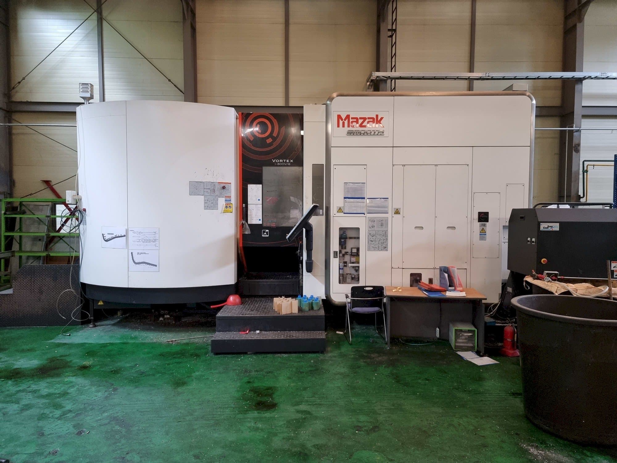 A Mazak VORTEX i-800V/8 gép elölnézete