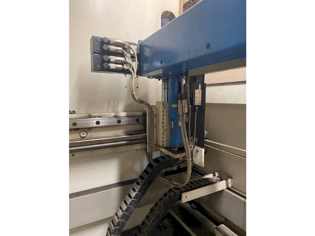 A EHT VarioPress 225-30 gép elölnézete