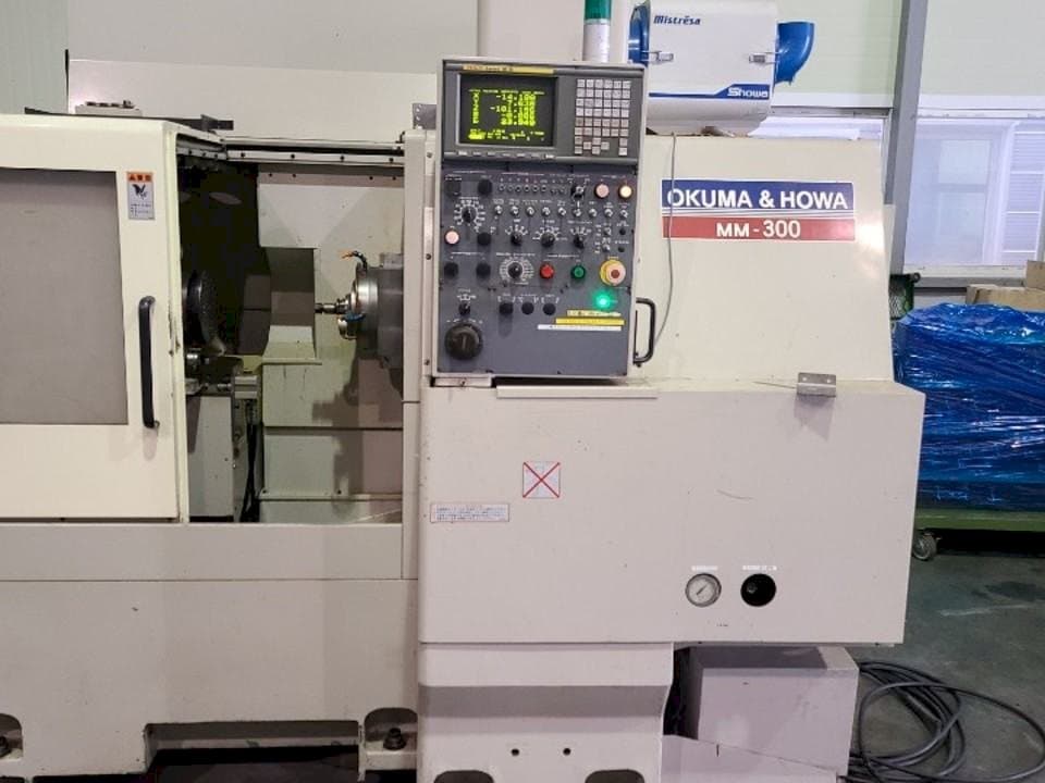 A OKUMA&HOWA MM-300  gép elölnézete
