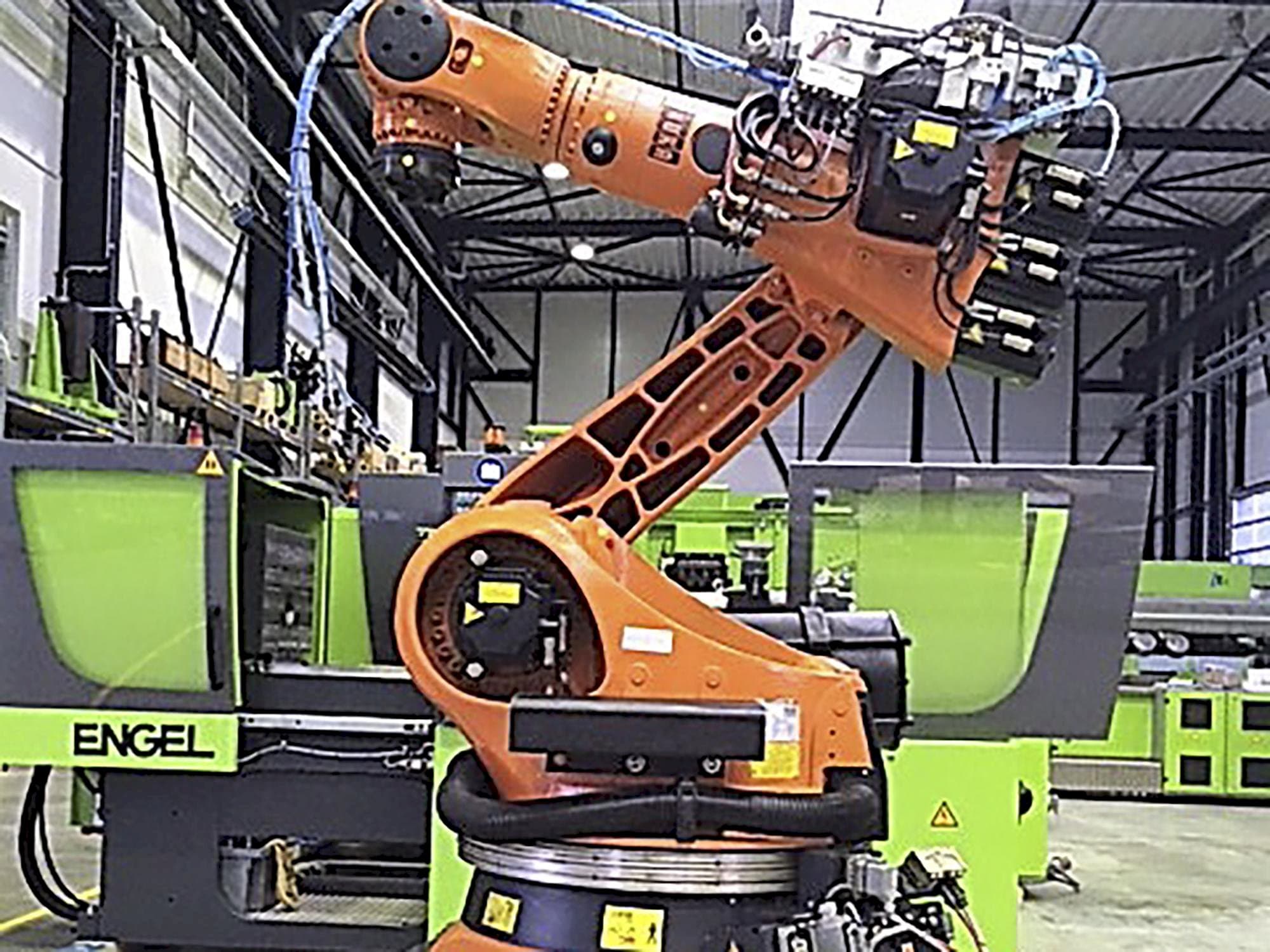 A KUKA KR210 gép elölnézete