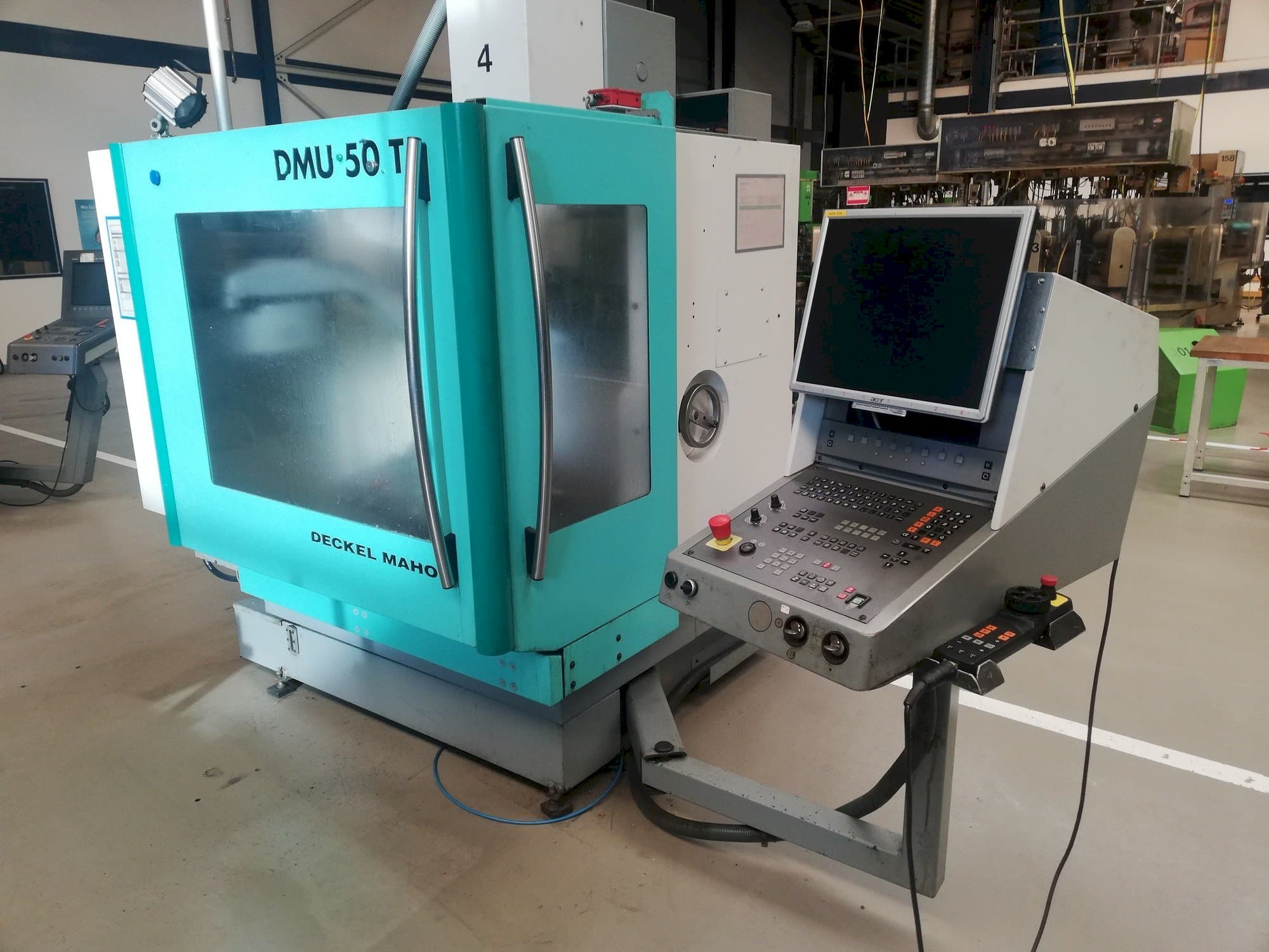 A DECKEL MAHO DMU 50T gép elölnézete