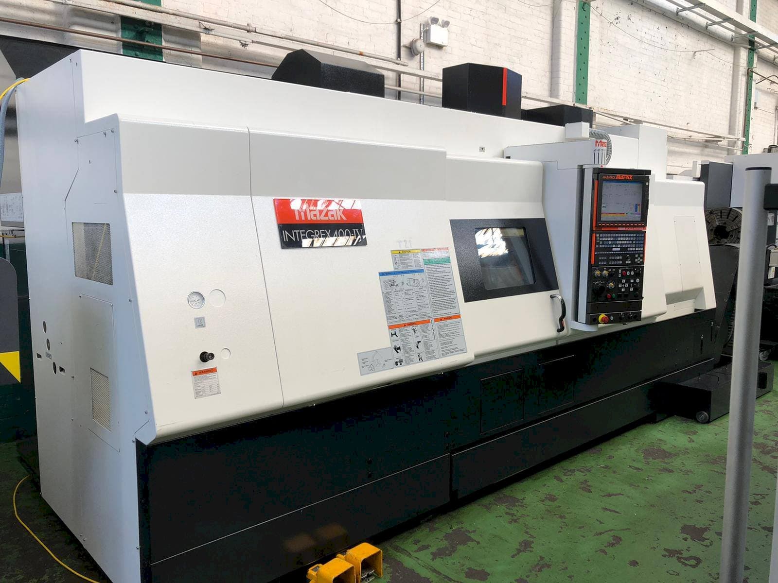 A Mazak Integrex 400-IV gép elölnézete