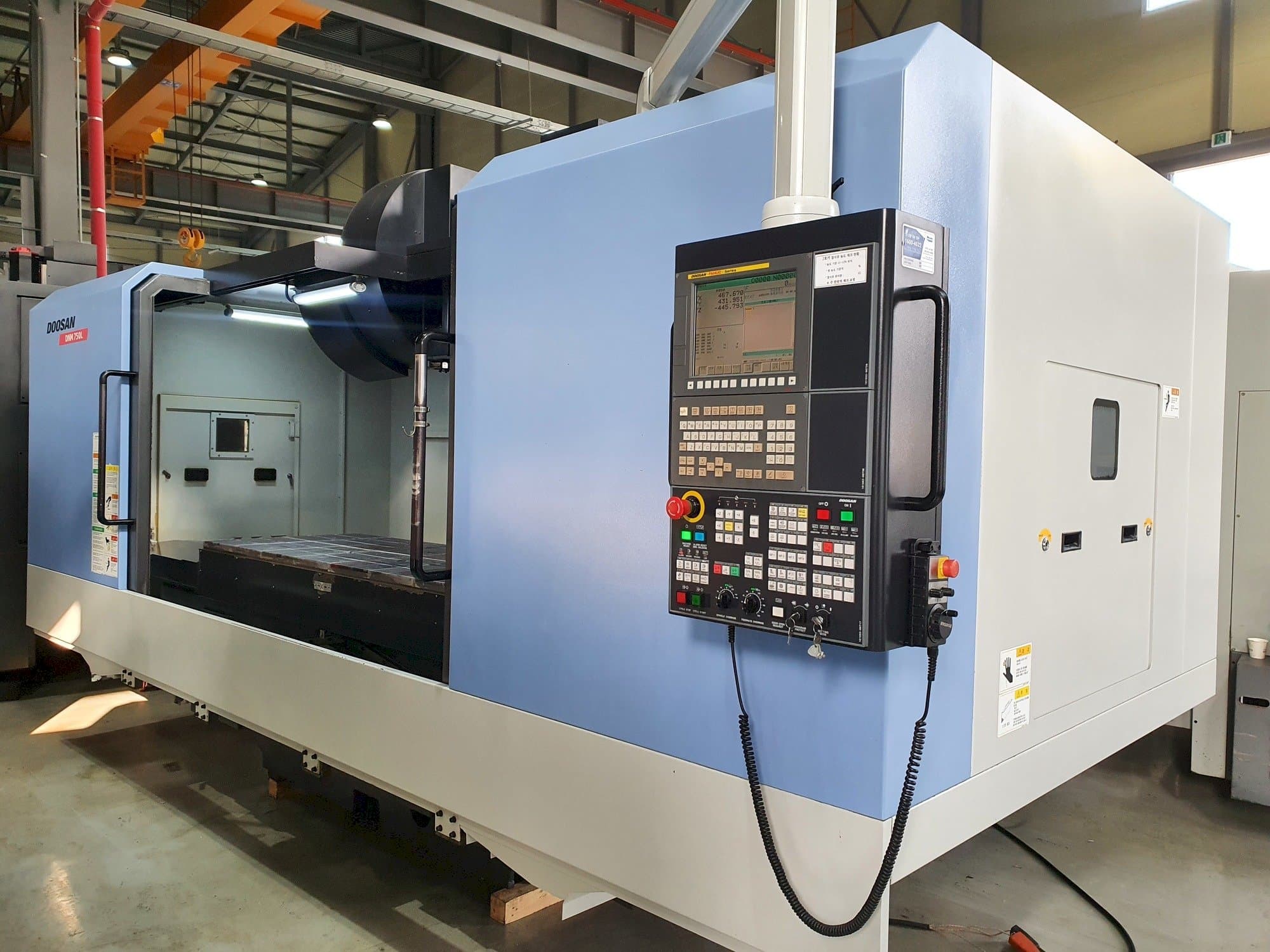 A Doosan DNM 750L gép elölnézete