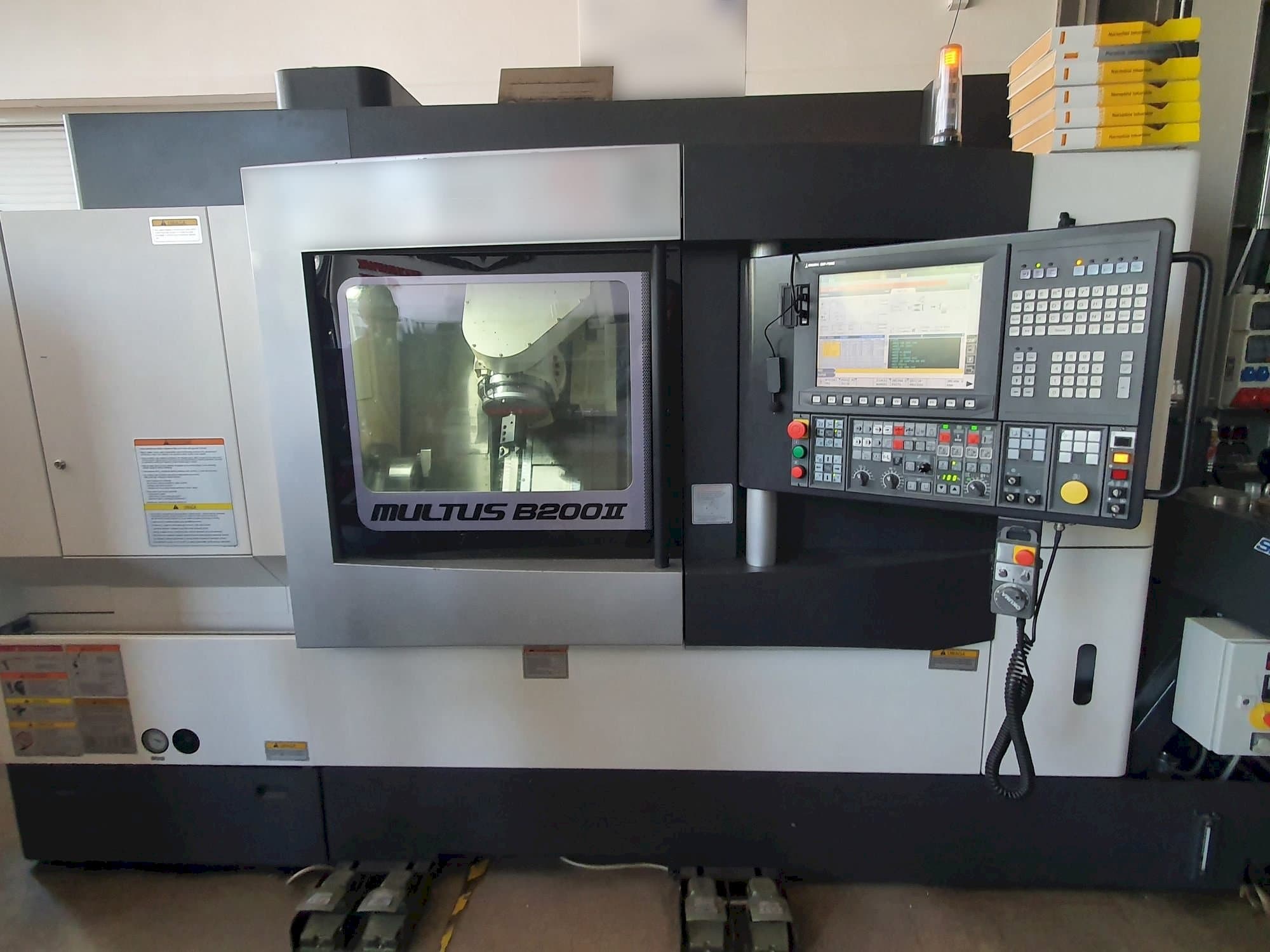 A Okuma MULTUS B200II CX750 gép elölnézete