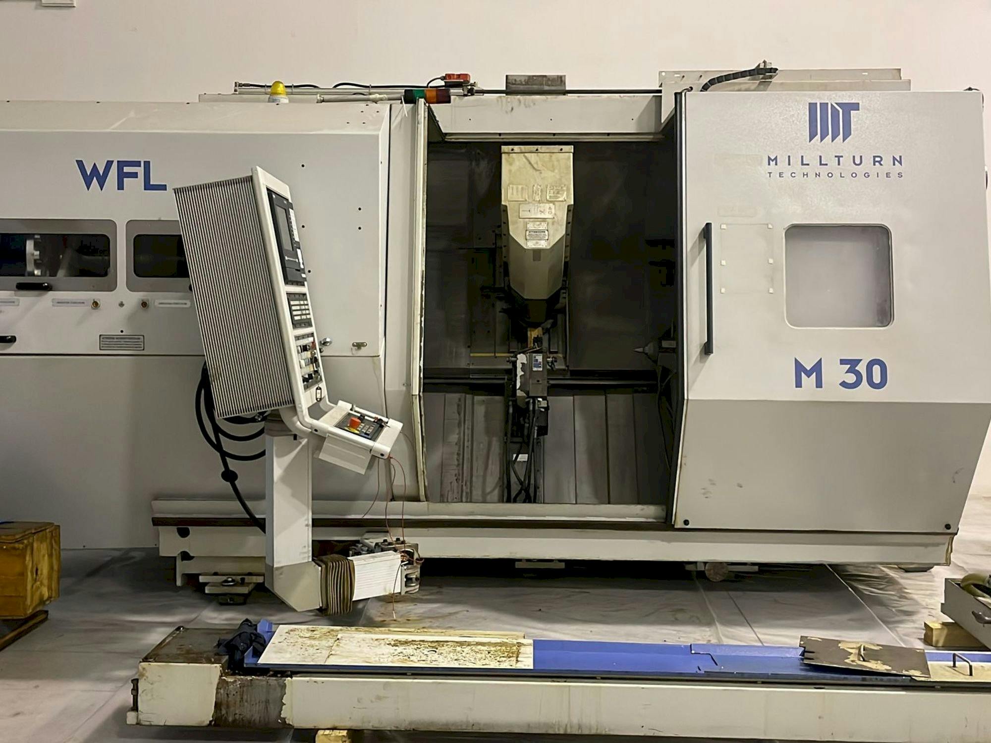 A WFL Millturn M30  gép elölnézete