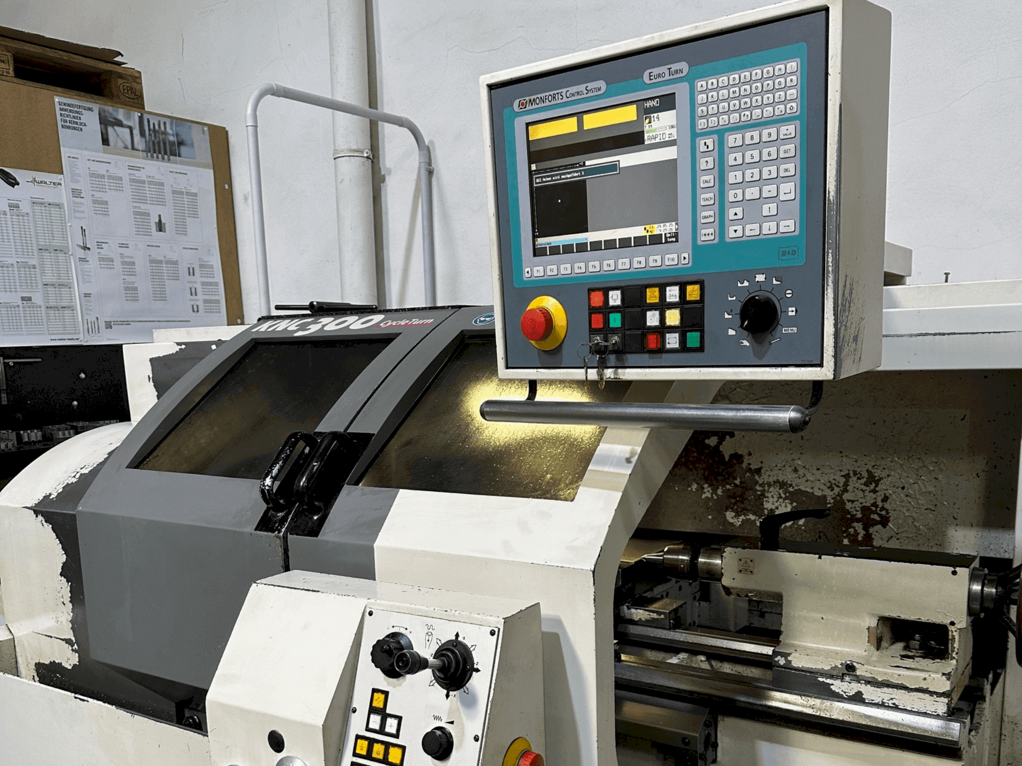 A Monforts KNC 300 CycleTurn  gép elölnézete