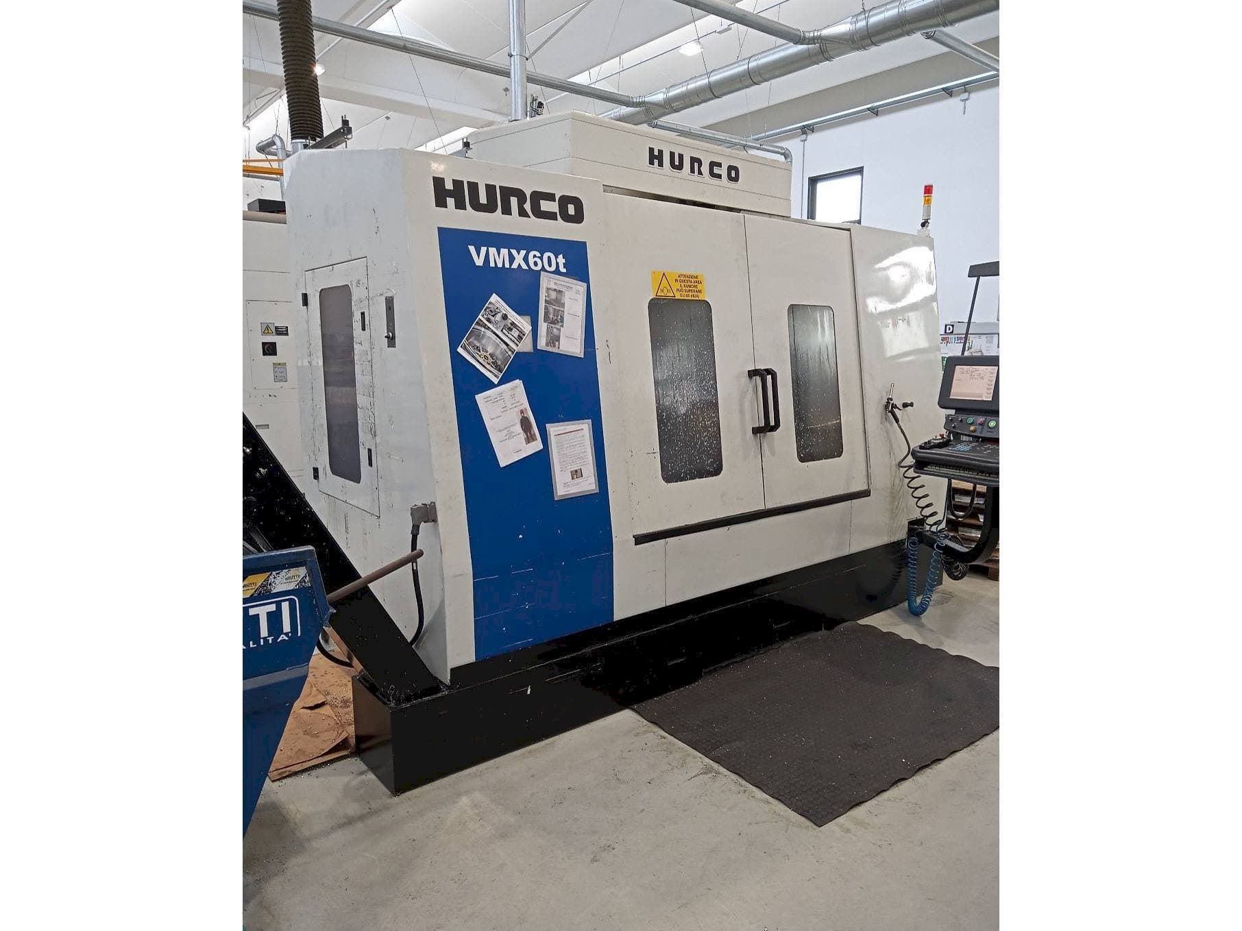 A Hurco VMX 60T gép elölnézete