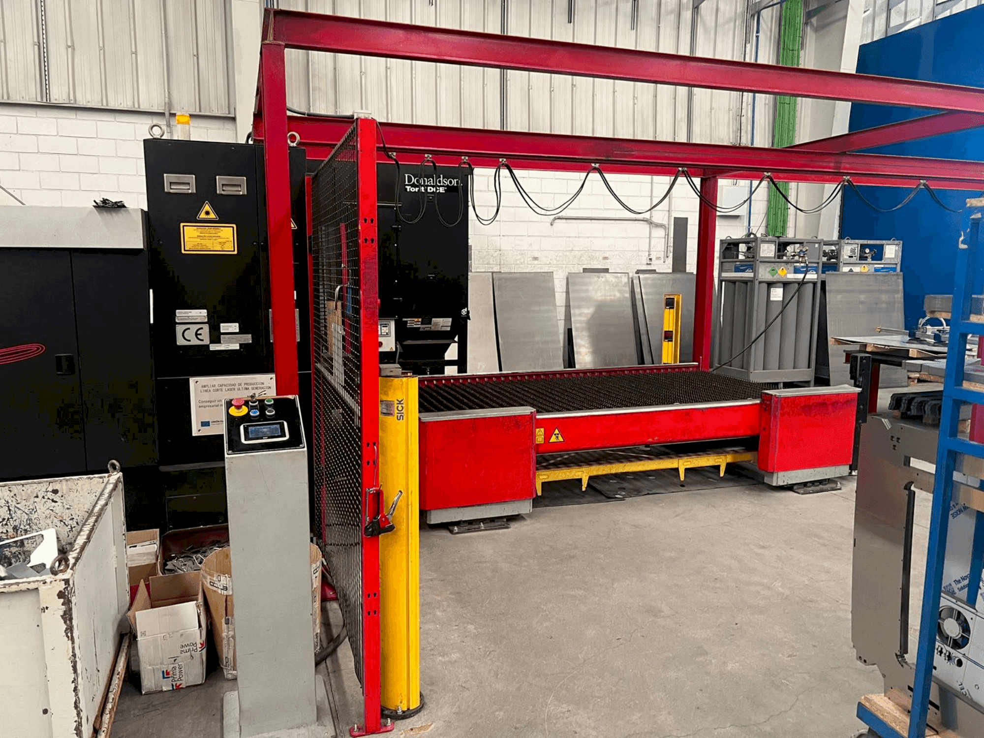 A AMADA LCG 3015 AJ gép elölnézete