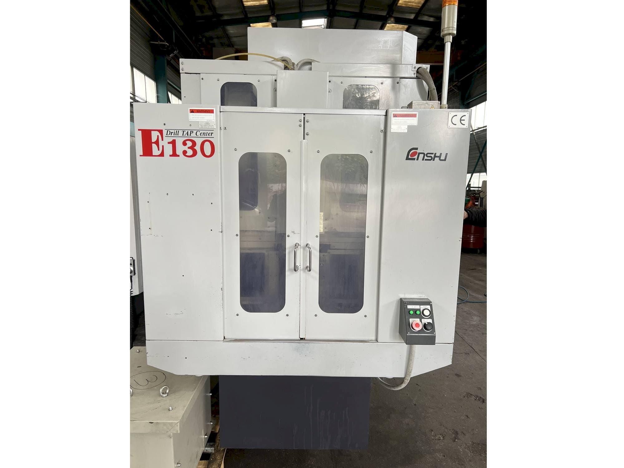 A Enshu E130 gép elölnézete
