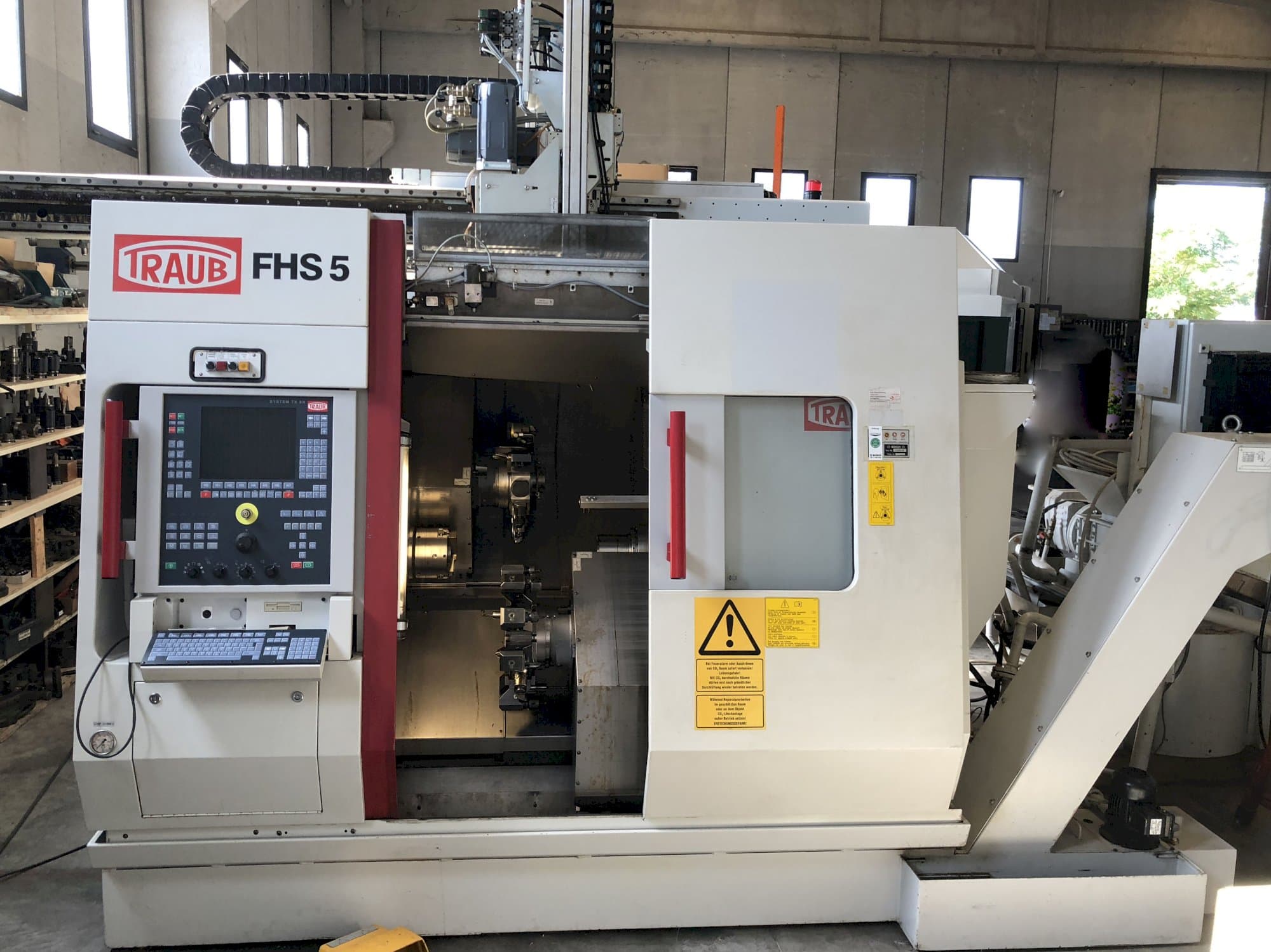 A TRAUB TNC 42 gép elölnézete