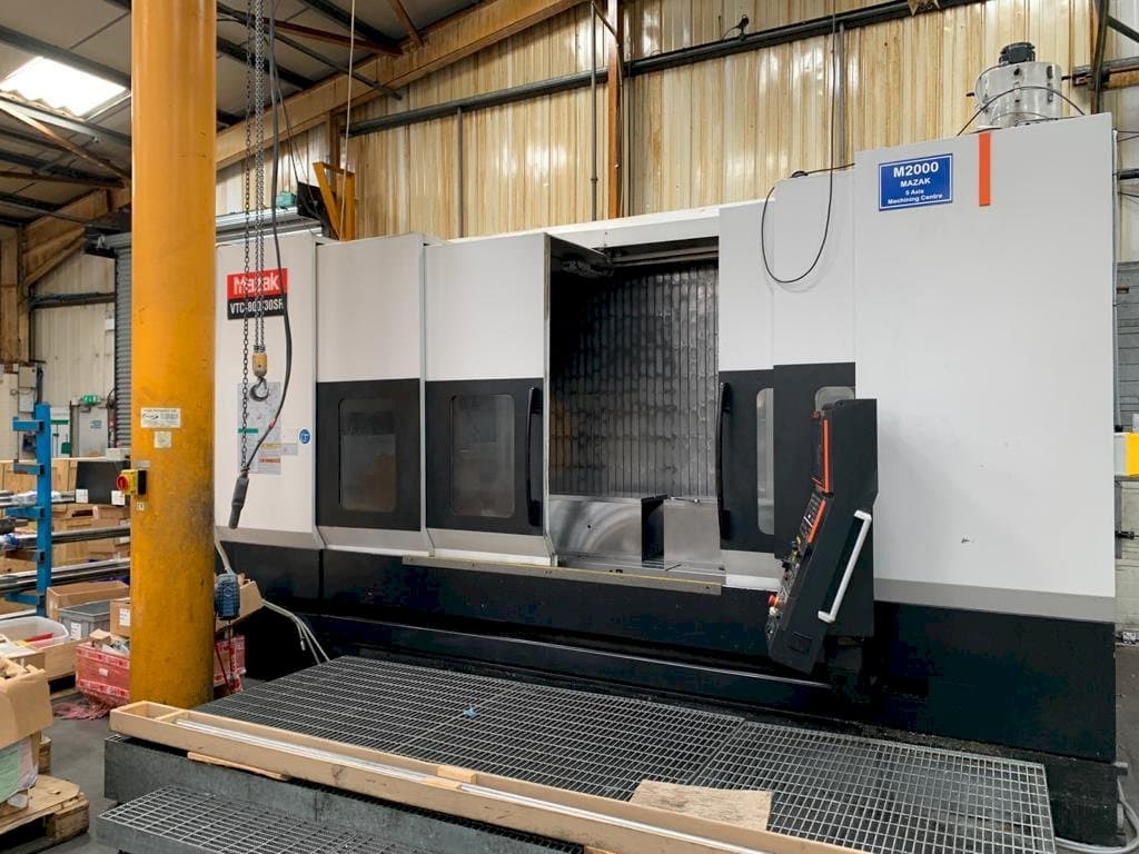 A Mazak VTC-800/30SR gép elölnézete