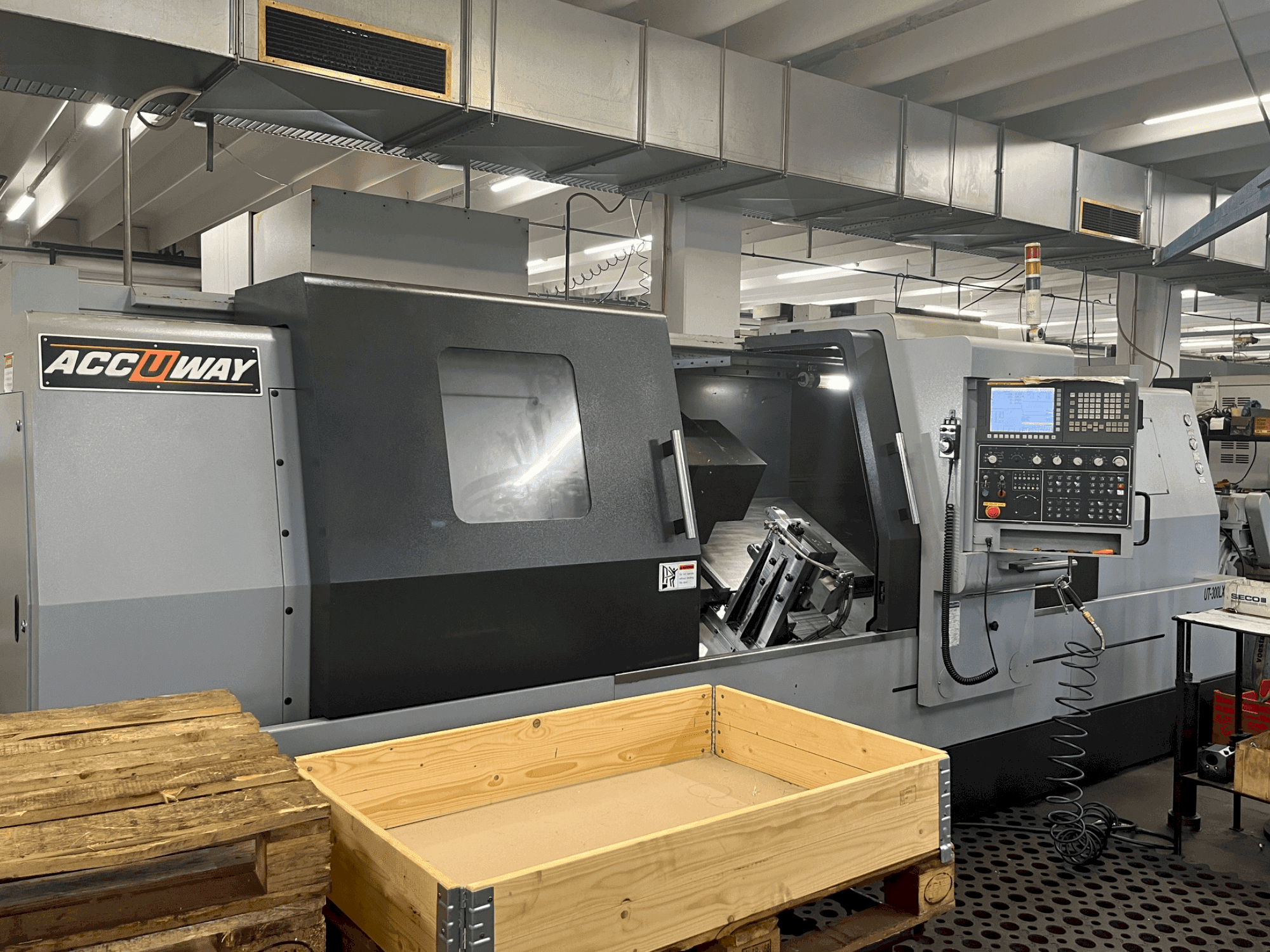 A ACCUWAY UT-300LX2M  gép elölnézete