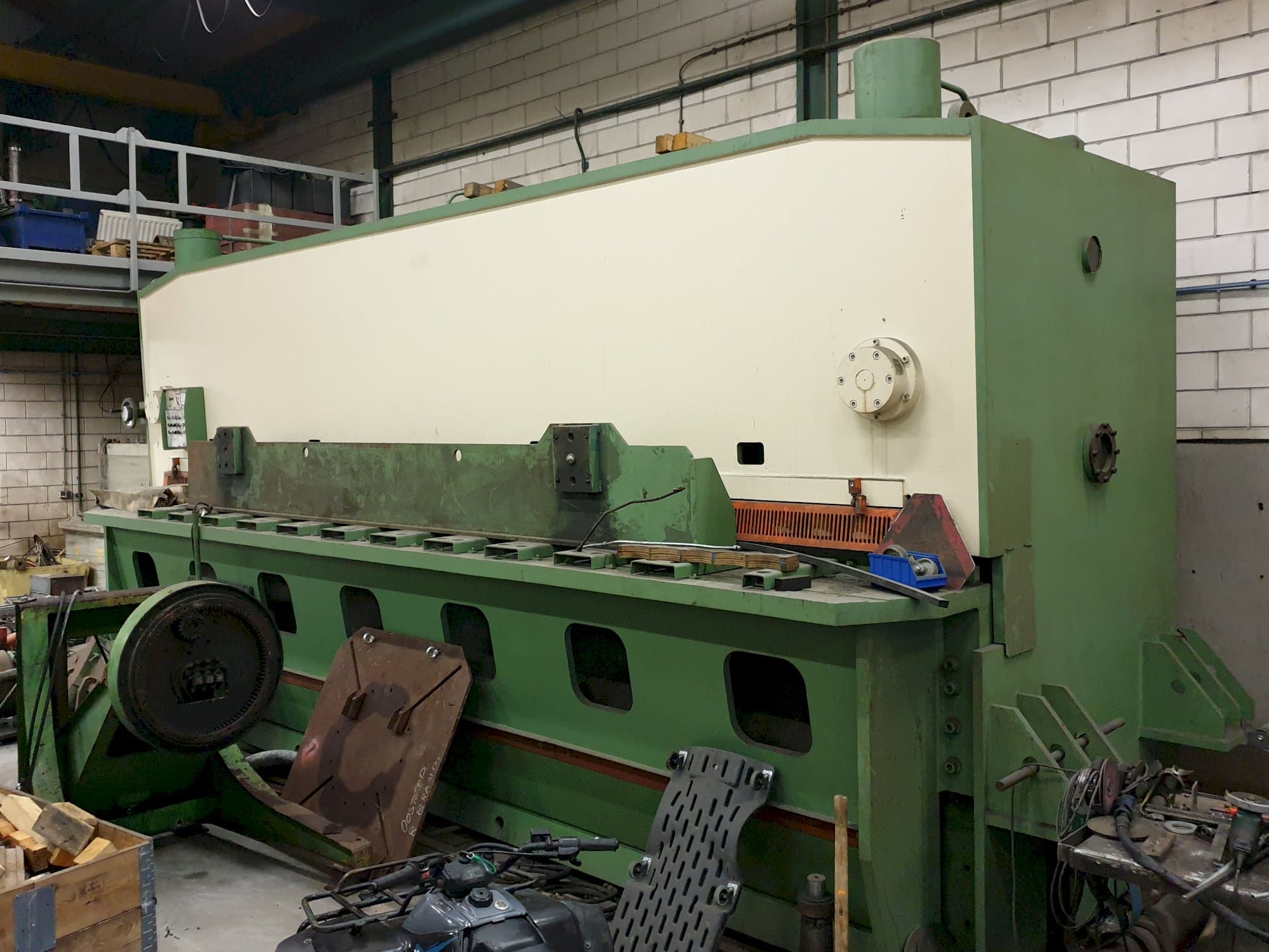 A LVD MVS 62/16 gép jobb nézete