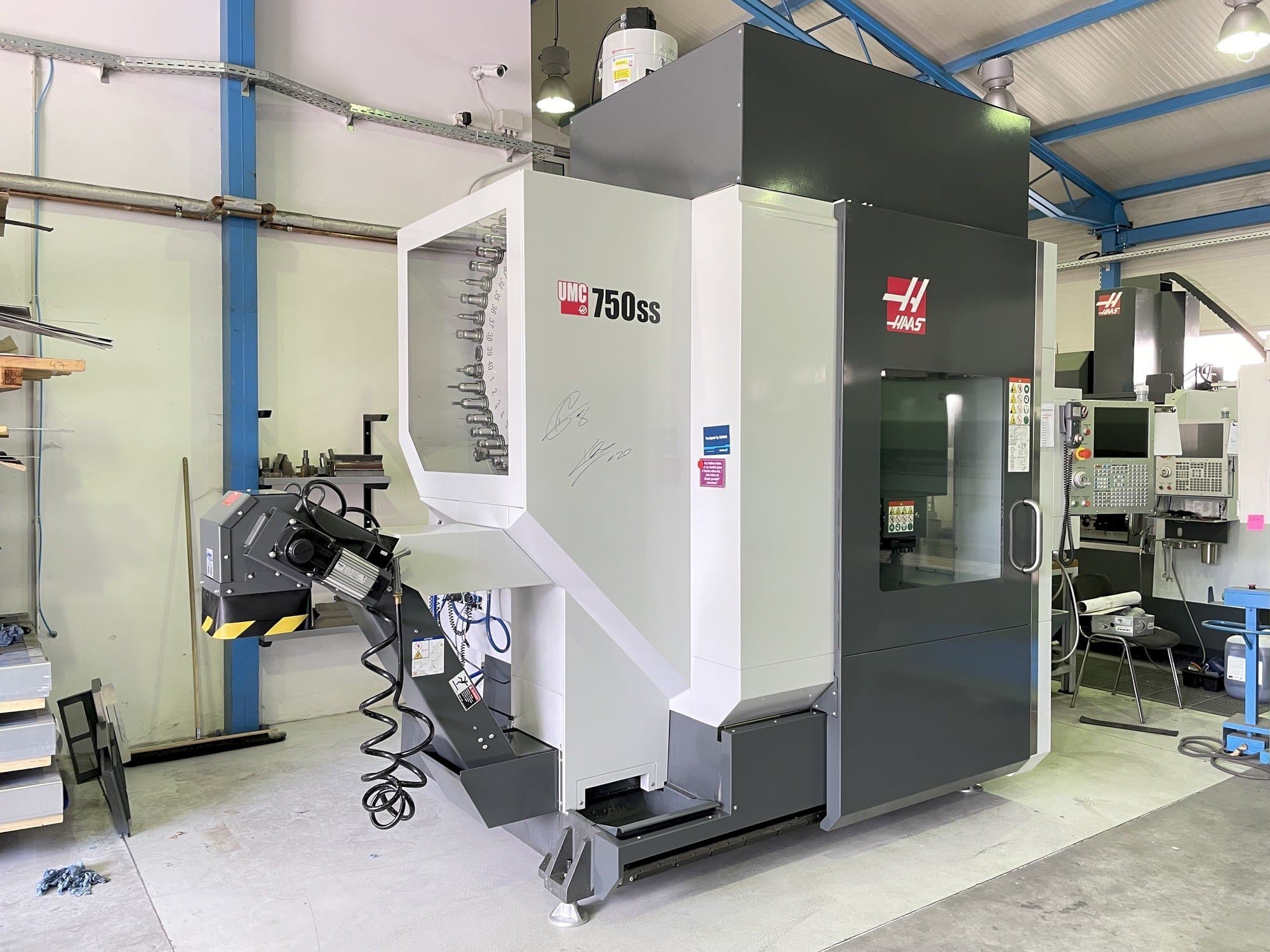 A HAAS UMC 750 SS gép elölnézete