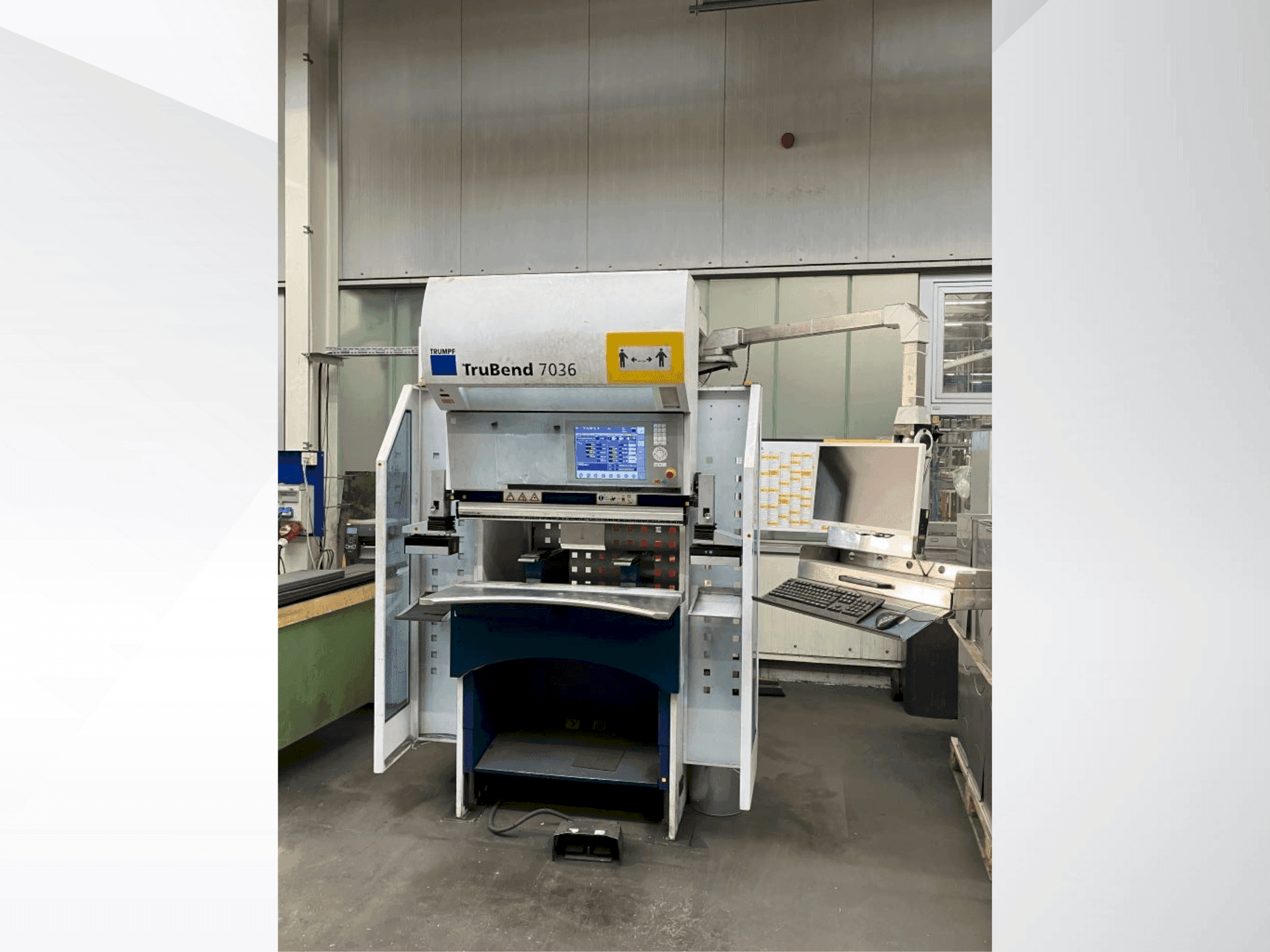 A TRUMPF TruBend 7036 gép elölnézete