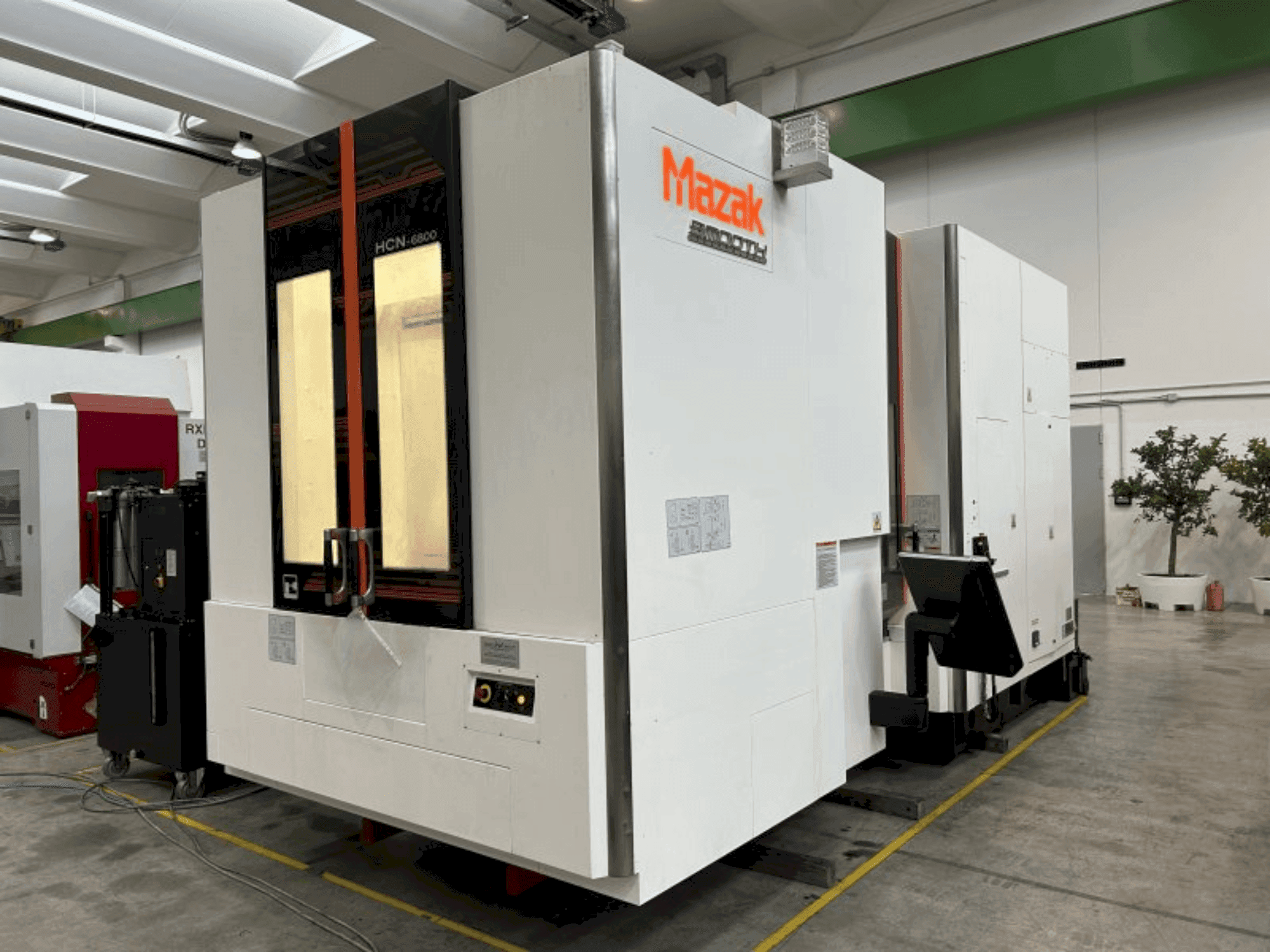 A Mazak HCN-6800 gép elölnézete