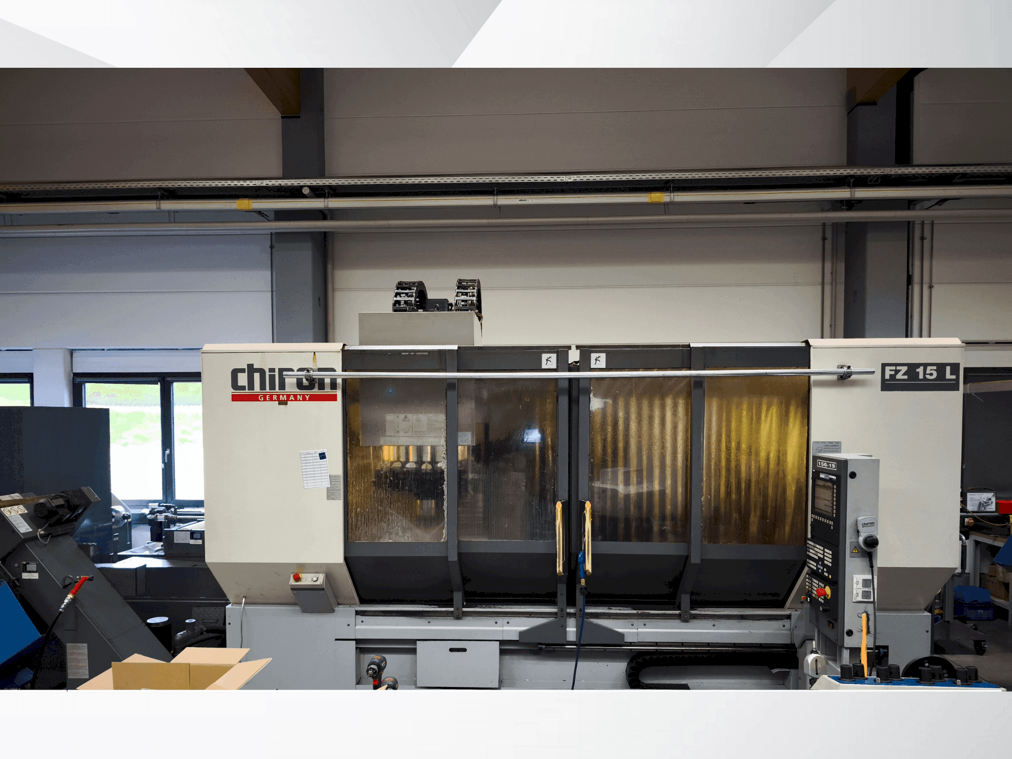 A CHIRON FZ 15 L gép elölnézete