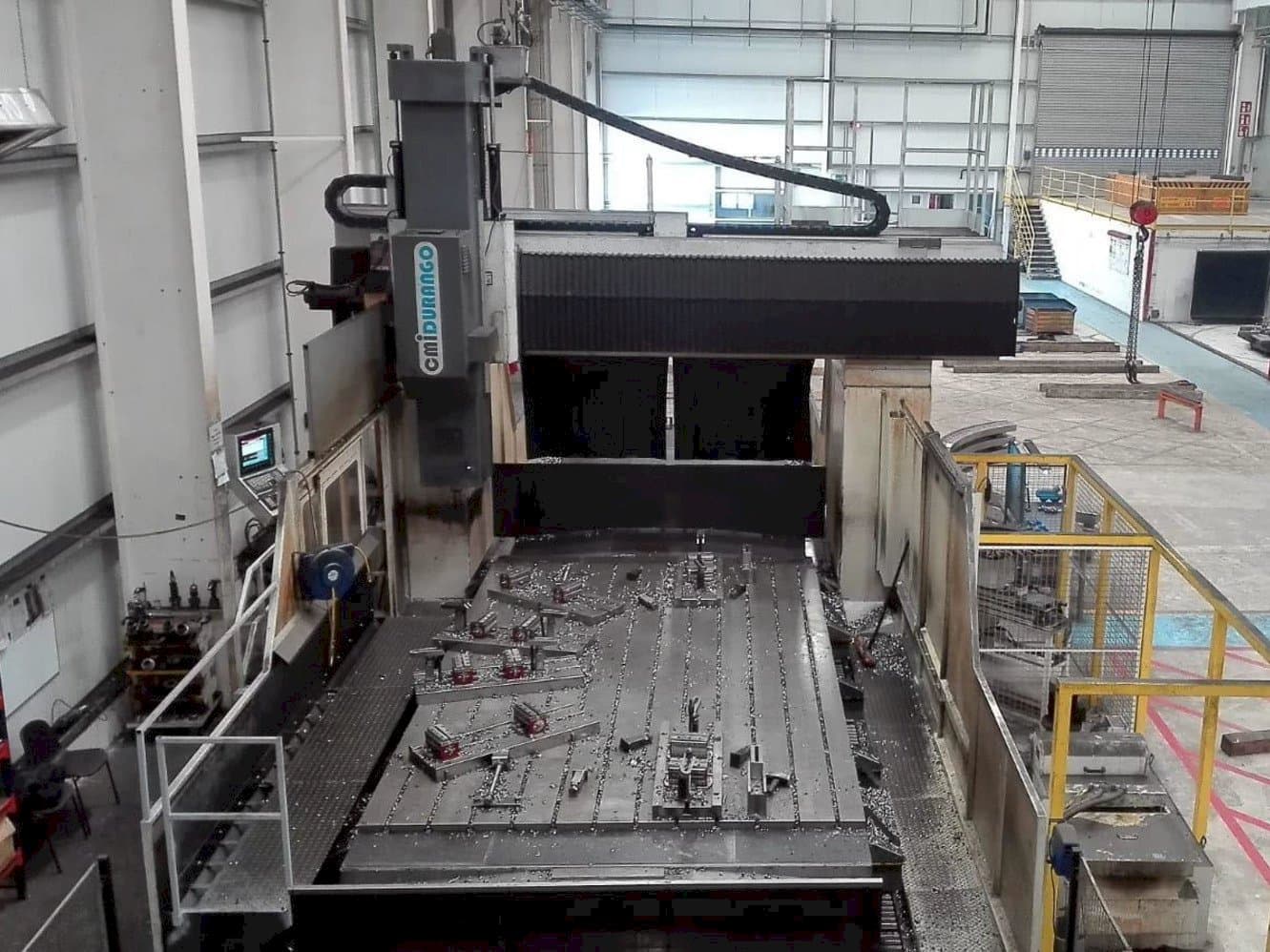 A cmiDURANGO FPF310-5000 gép elölnézete