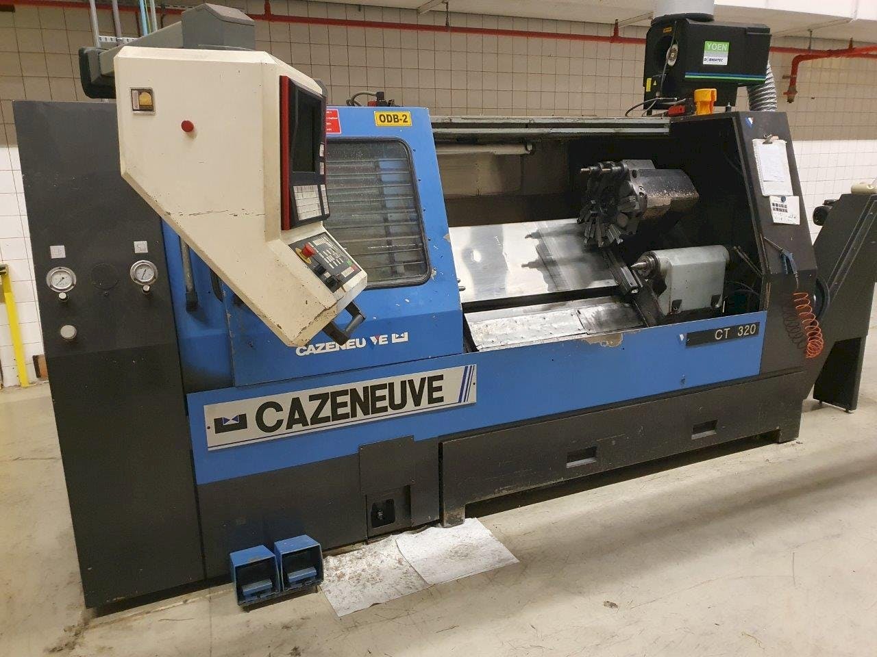A CAZENEUVE  CT320  gép elölnézete