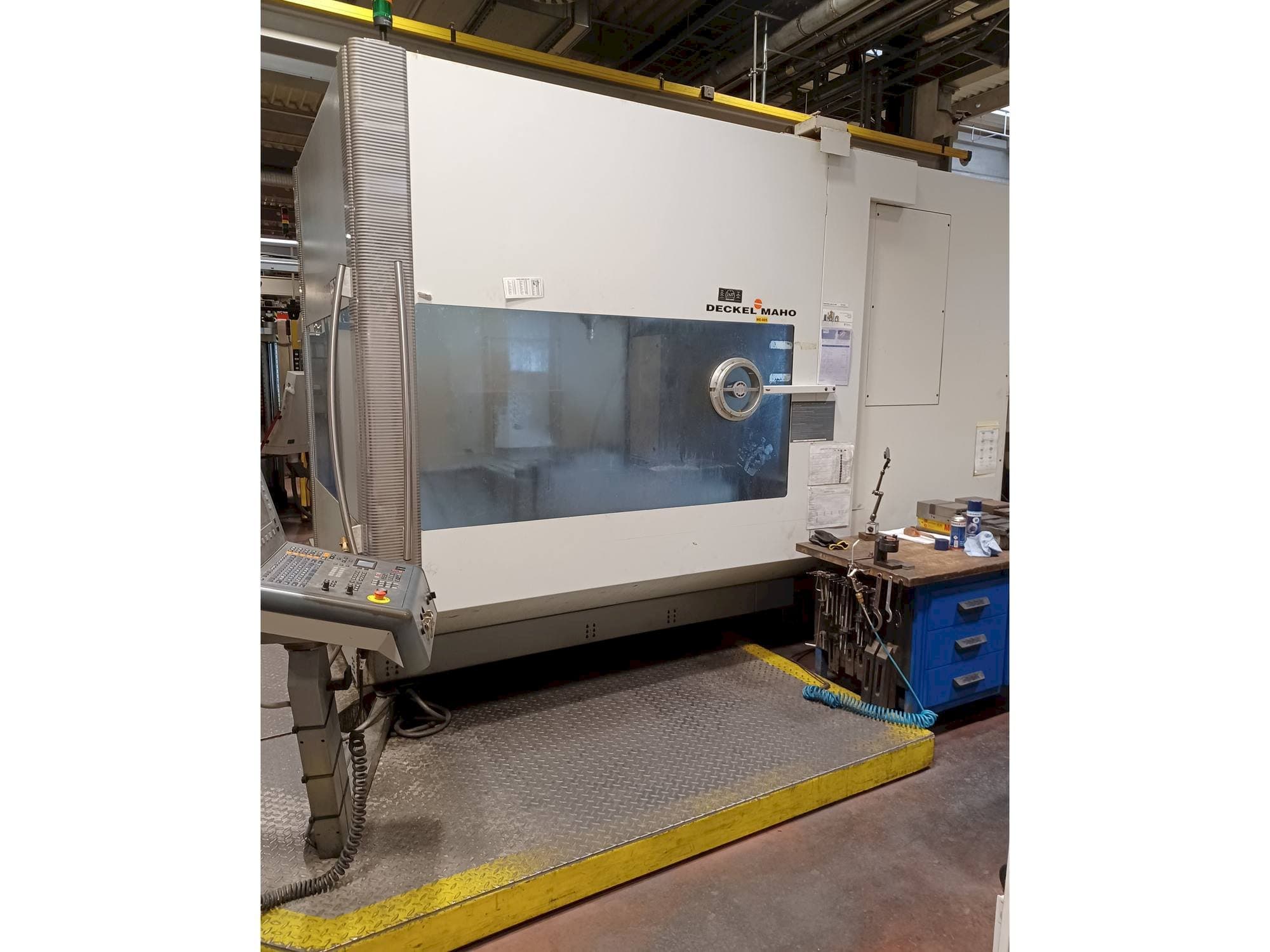 A DECKEL MAHO DMU 125 T hi-dyn gép elölnézete