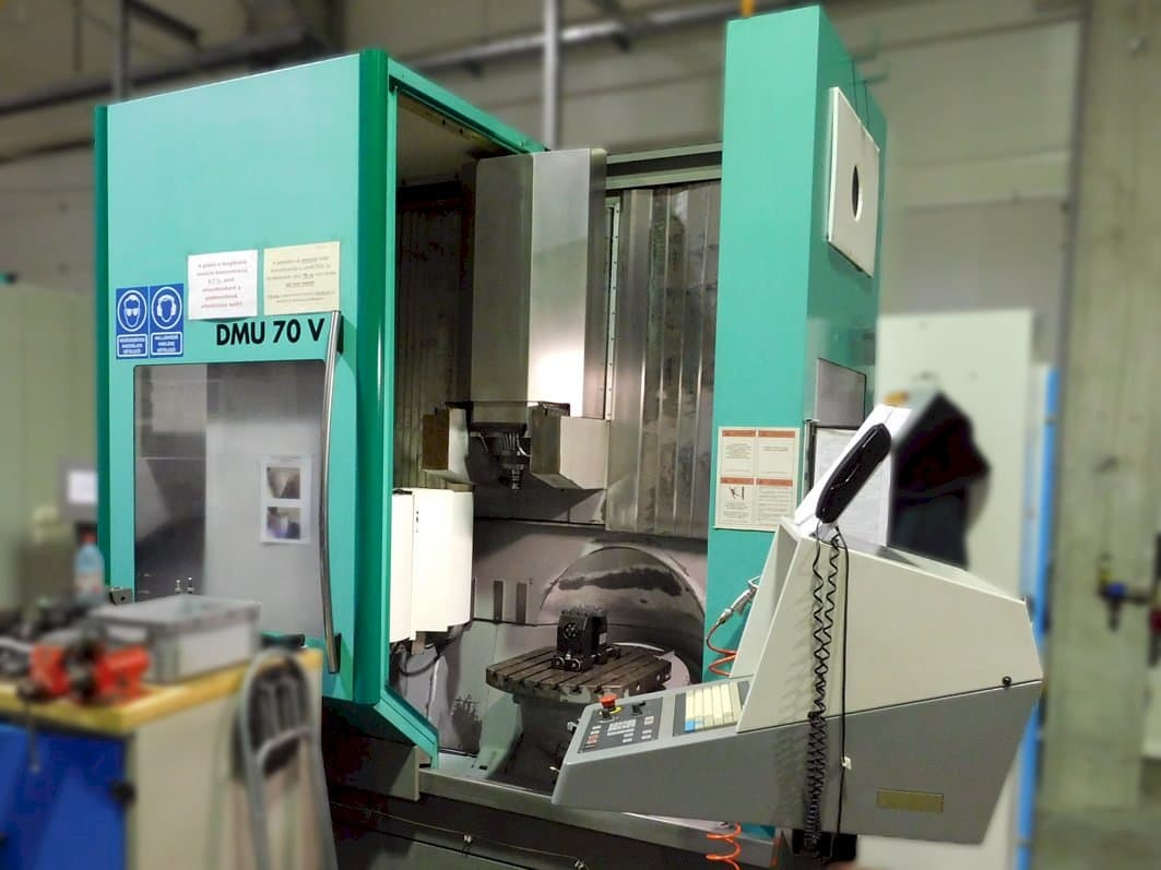 A DMG DMU 70 V  gép elölnézete