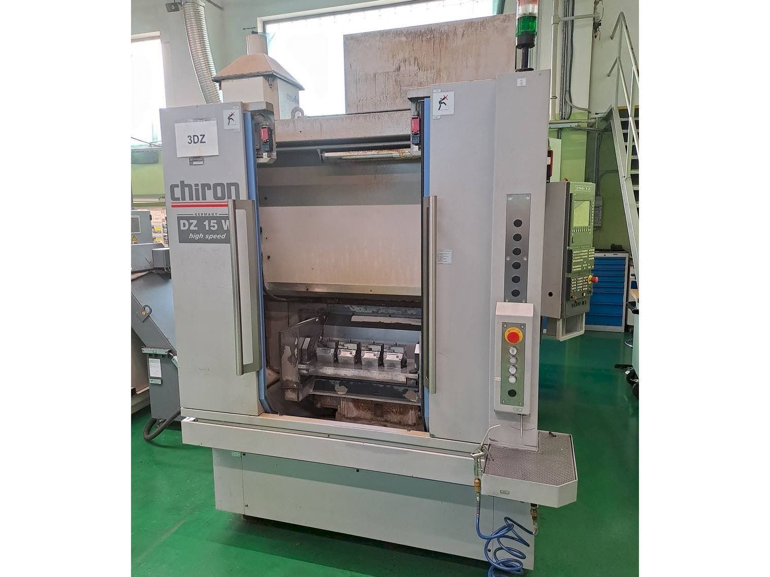 A CHIRON DZ 15W HS gép elölnézete