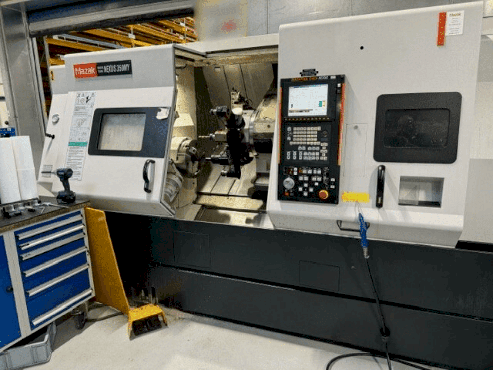 A Mazak QTN-350MY gép elölnézete